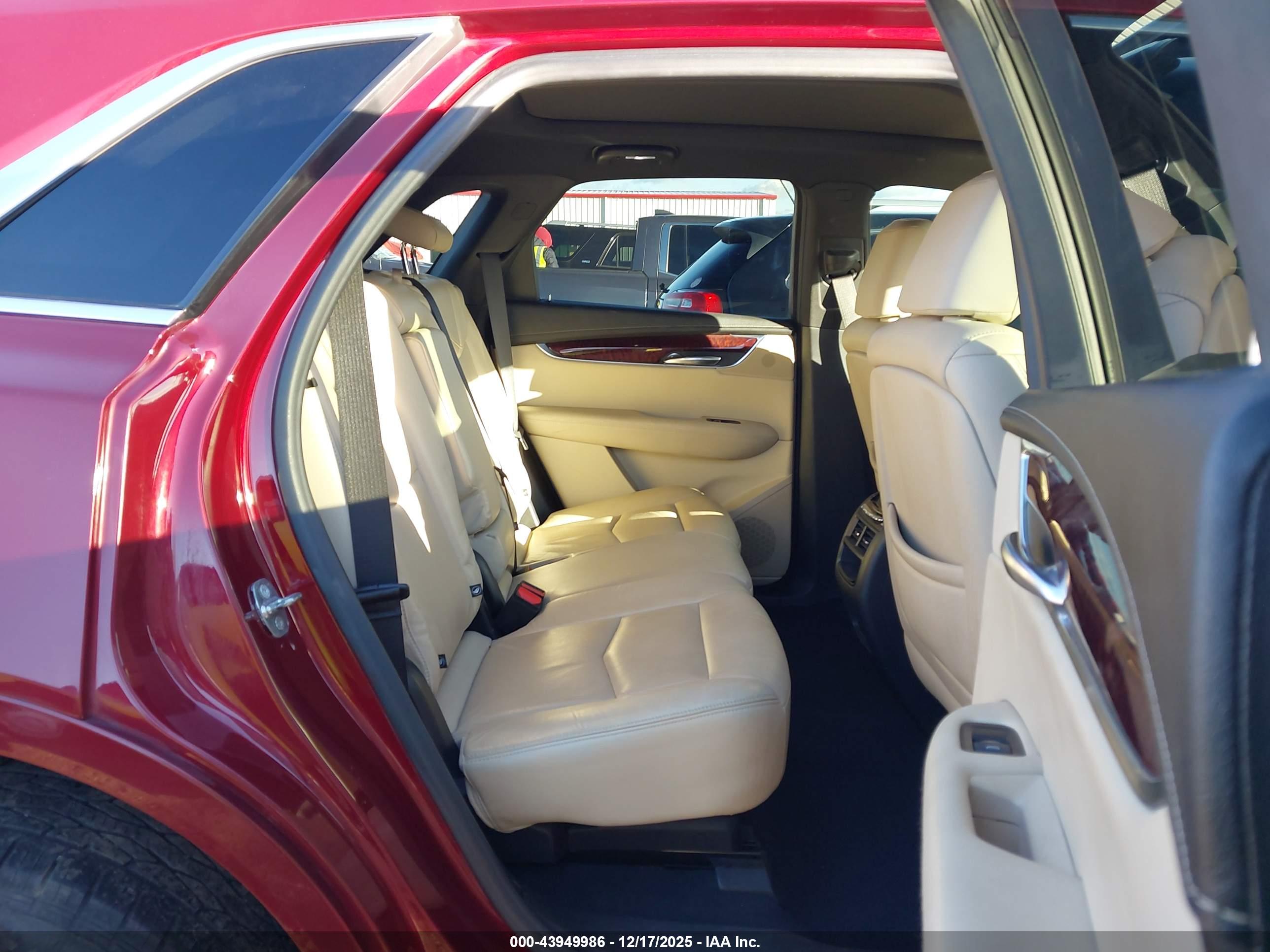 CADILLAC XT5 image 8