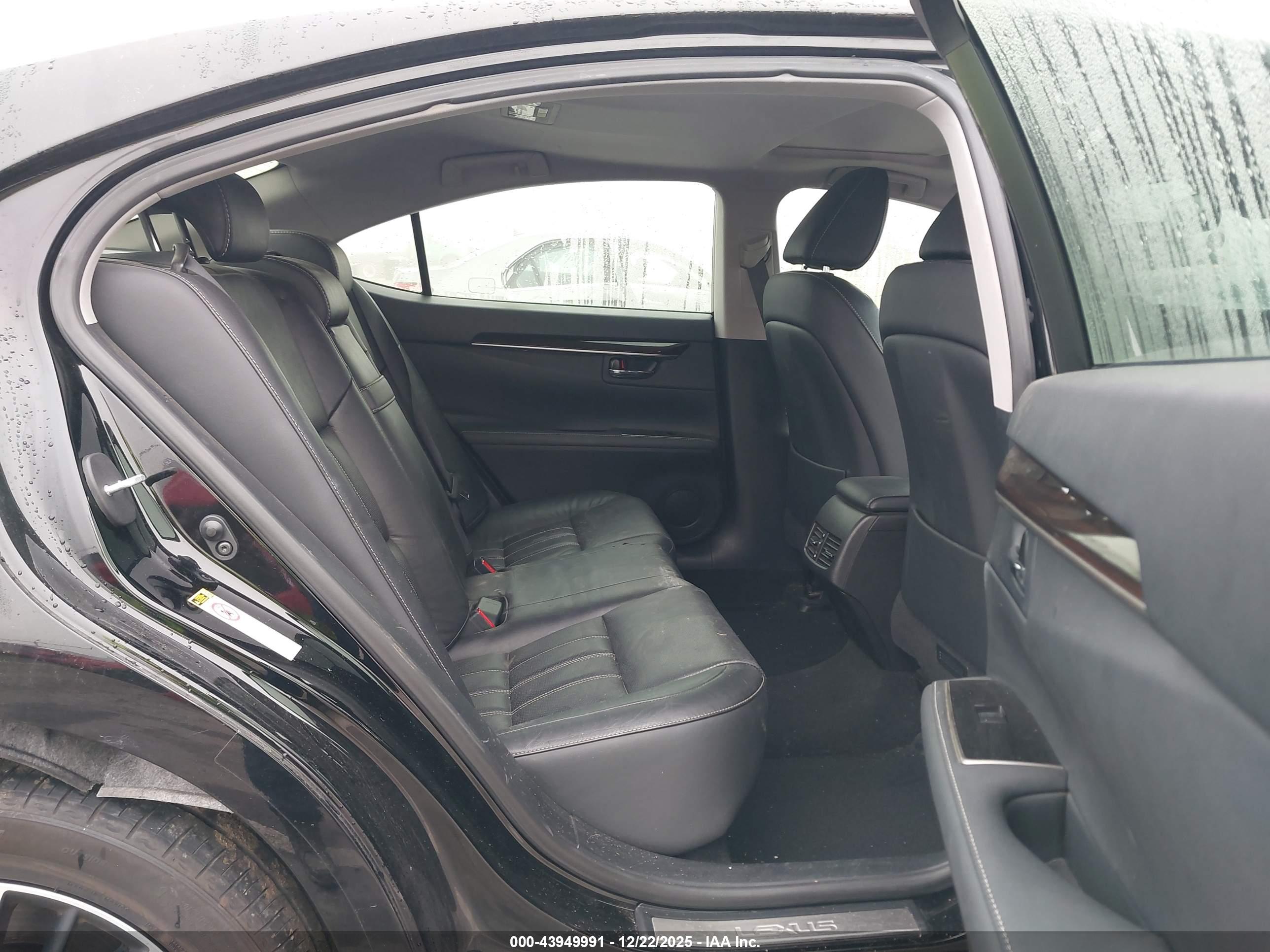 LEXUS ES image 8