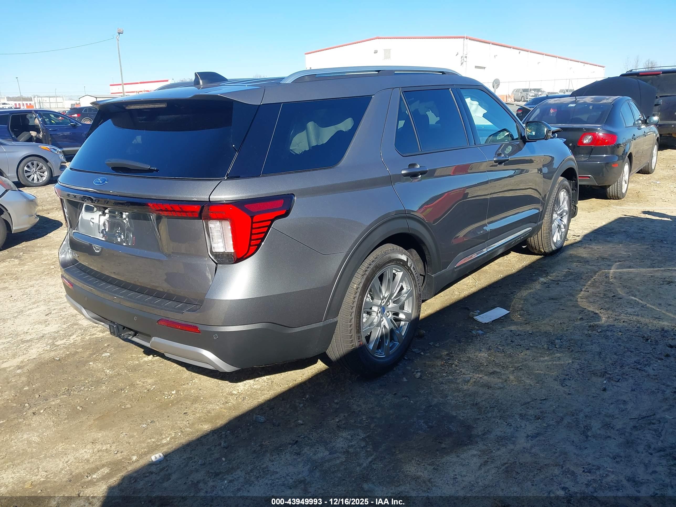 FORD EXPLORER image 4