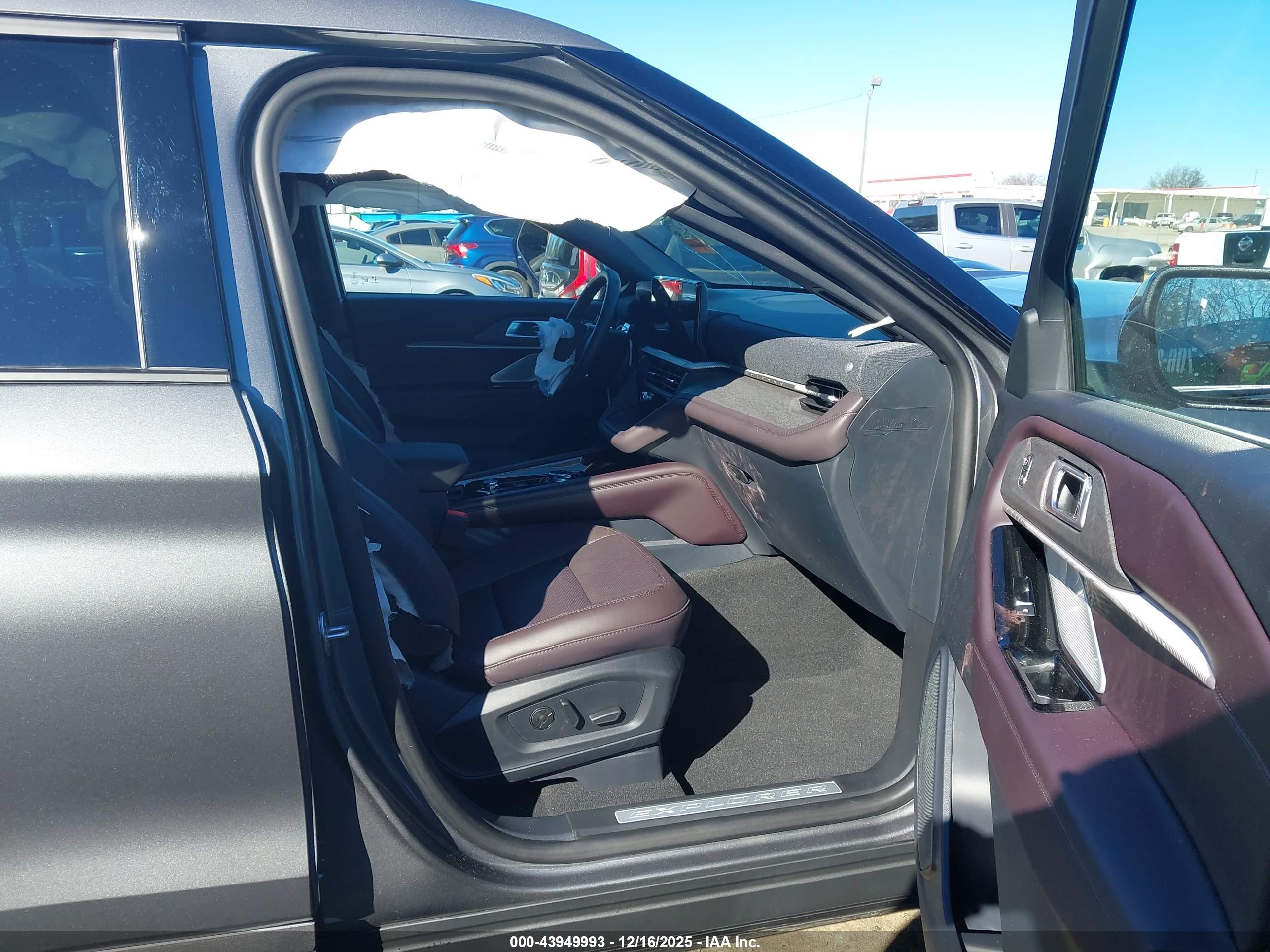 FORD EXPLORER image 5