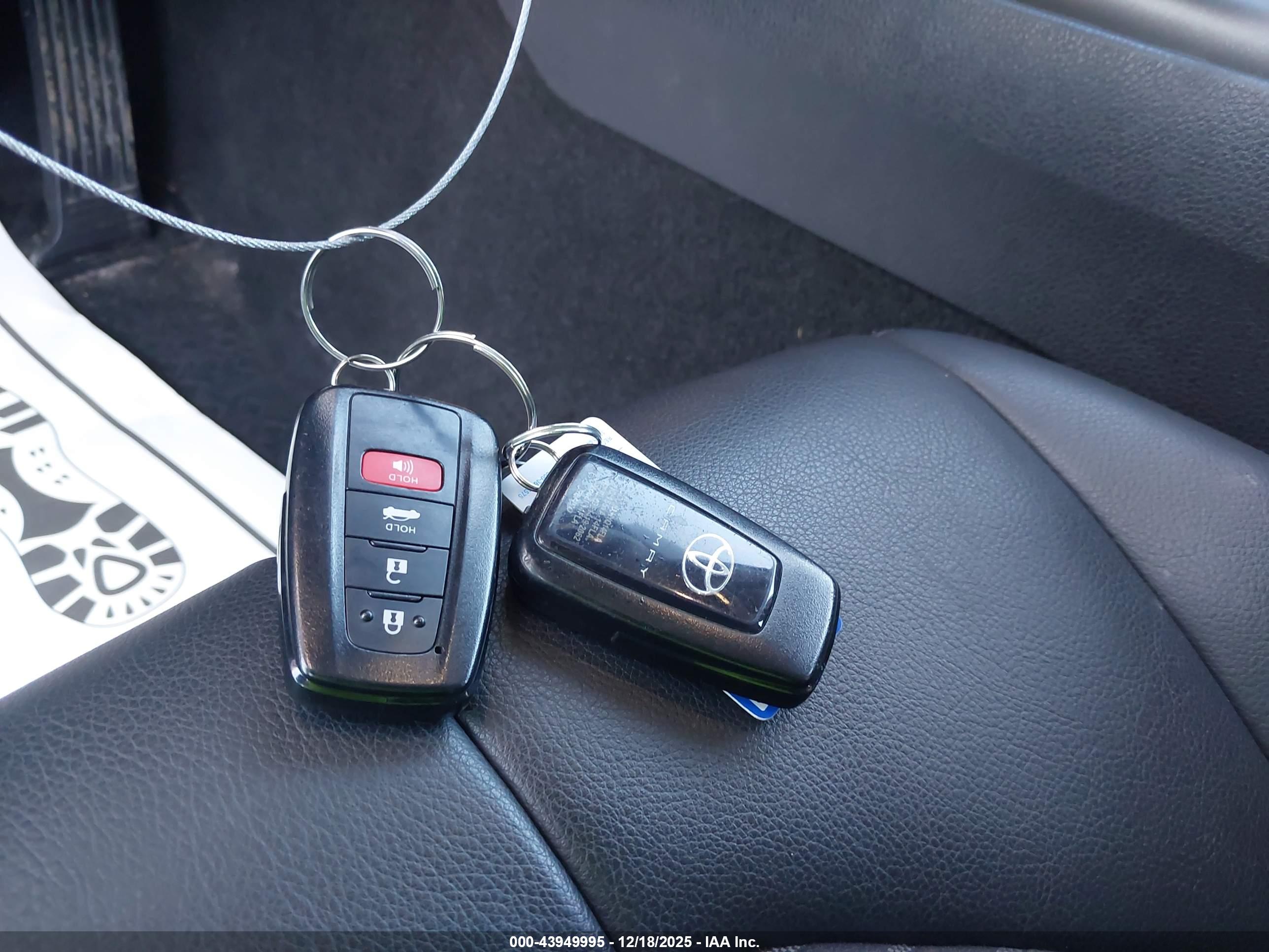 TOYOTA CAMRY image 11