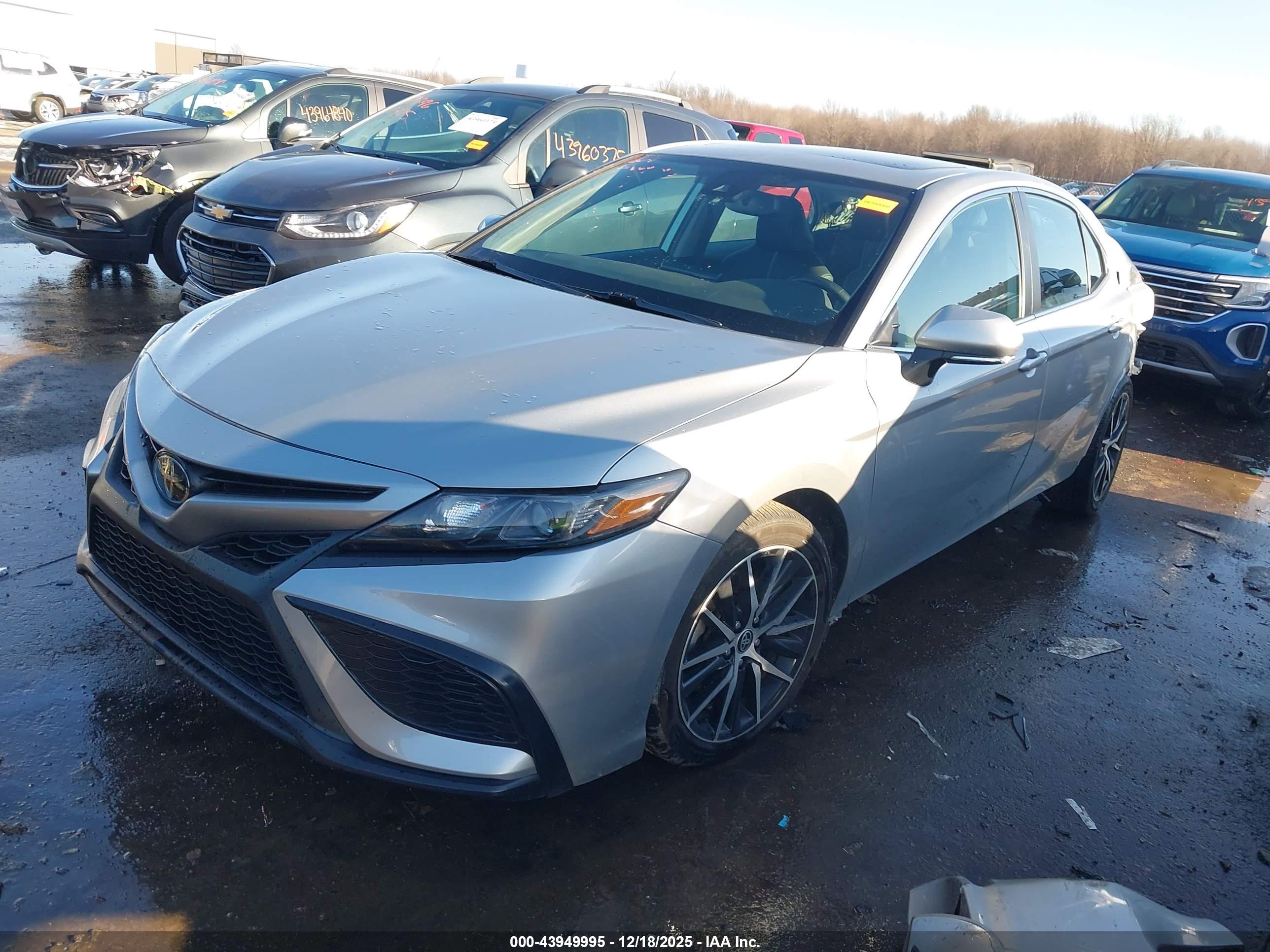 TOYOTA CAMRY image 2