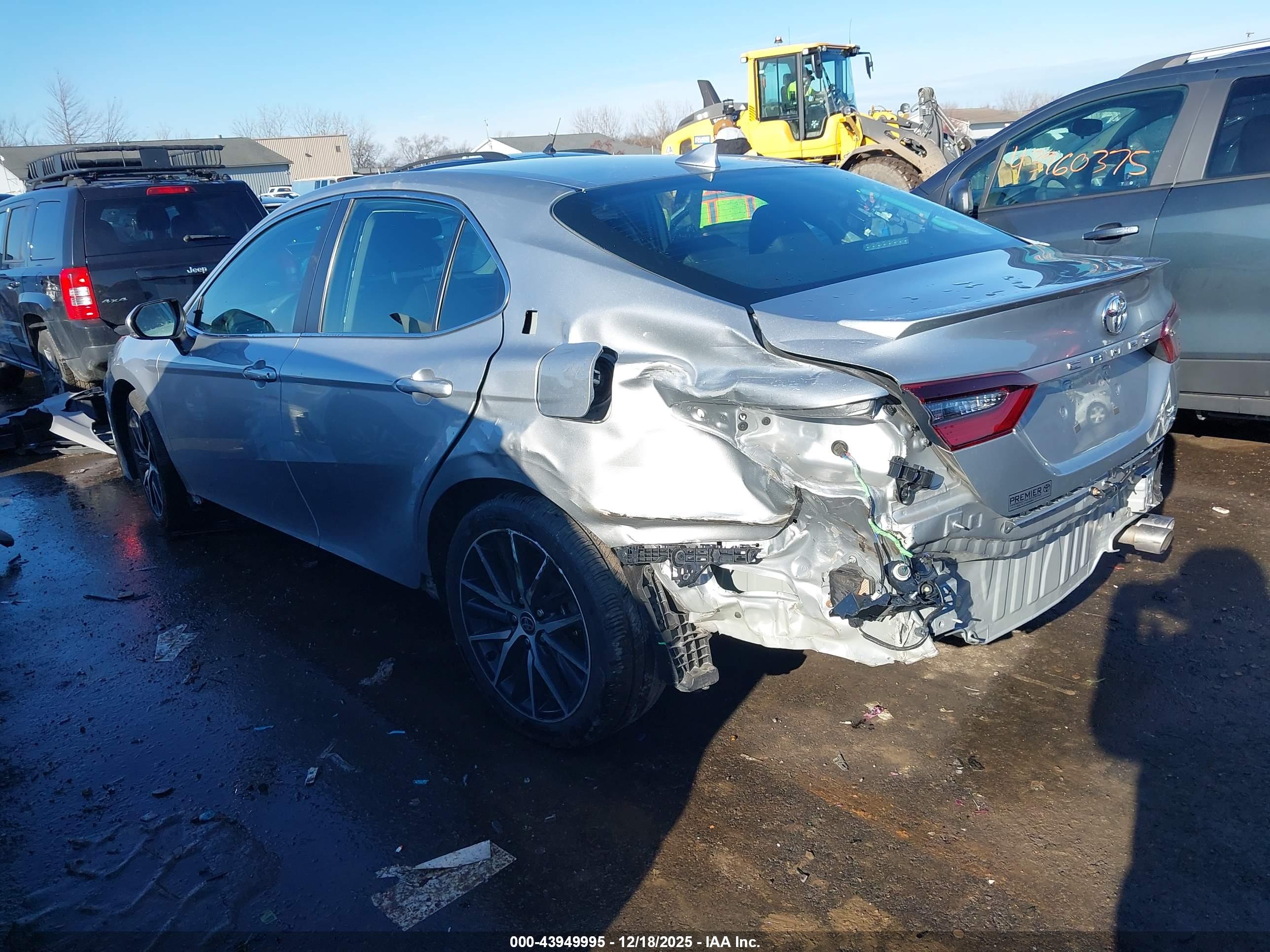 TOYOTA CAMRY image 3