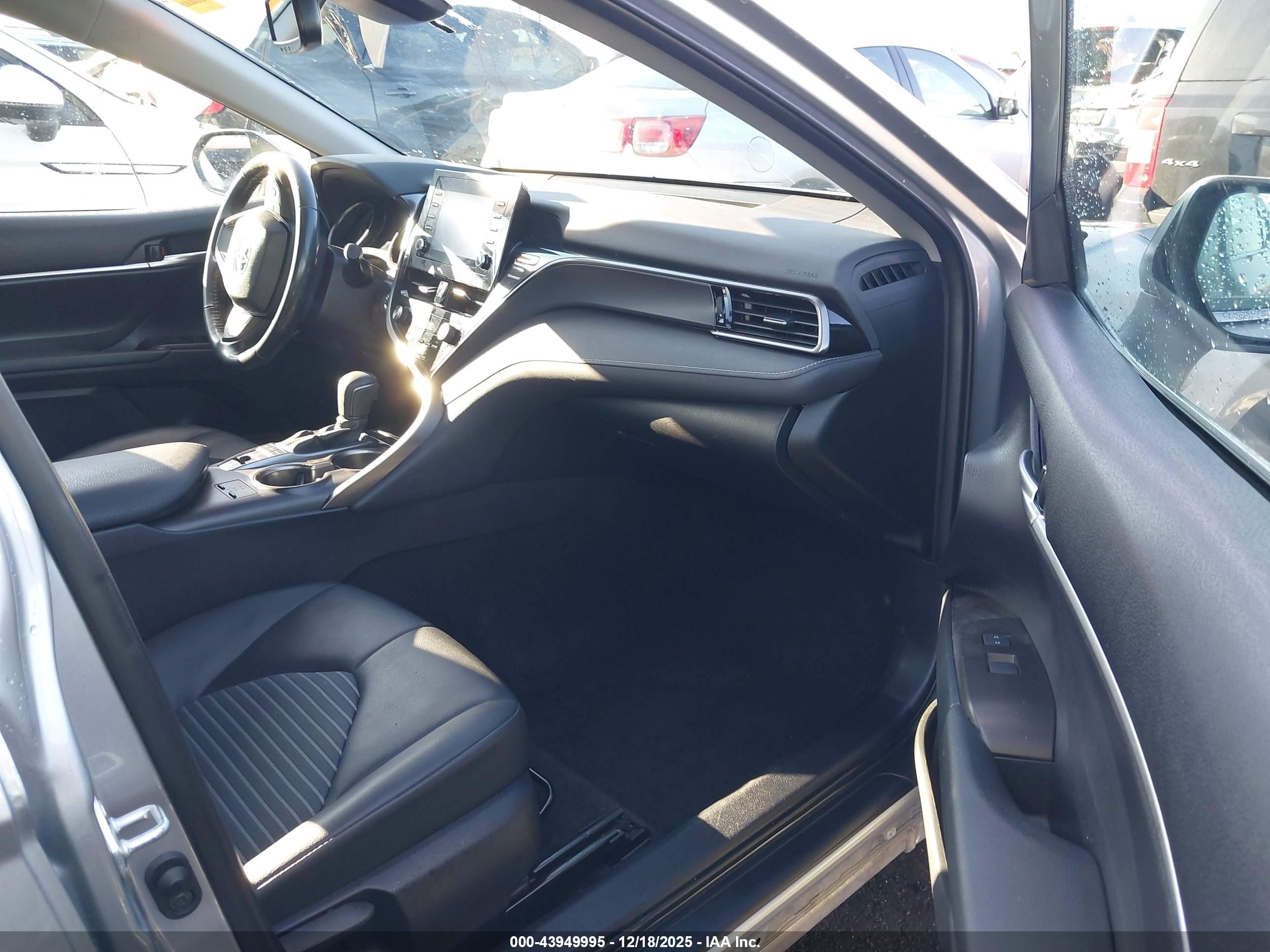 TOYOTA CAMRY image 5