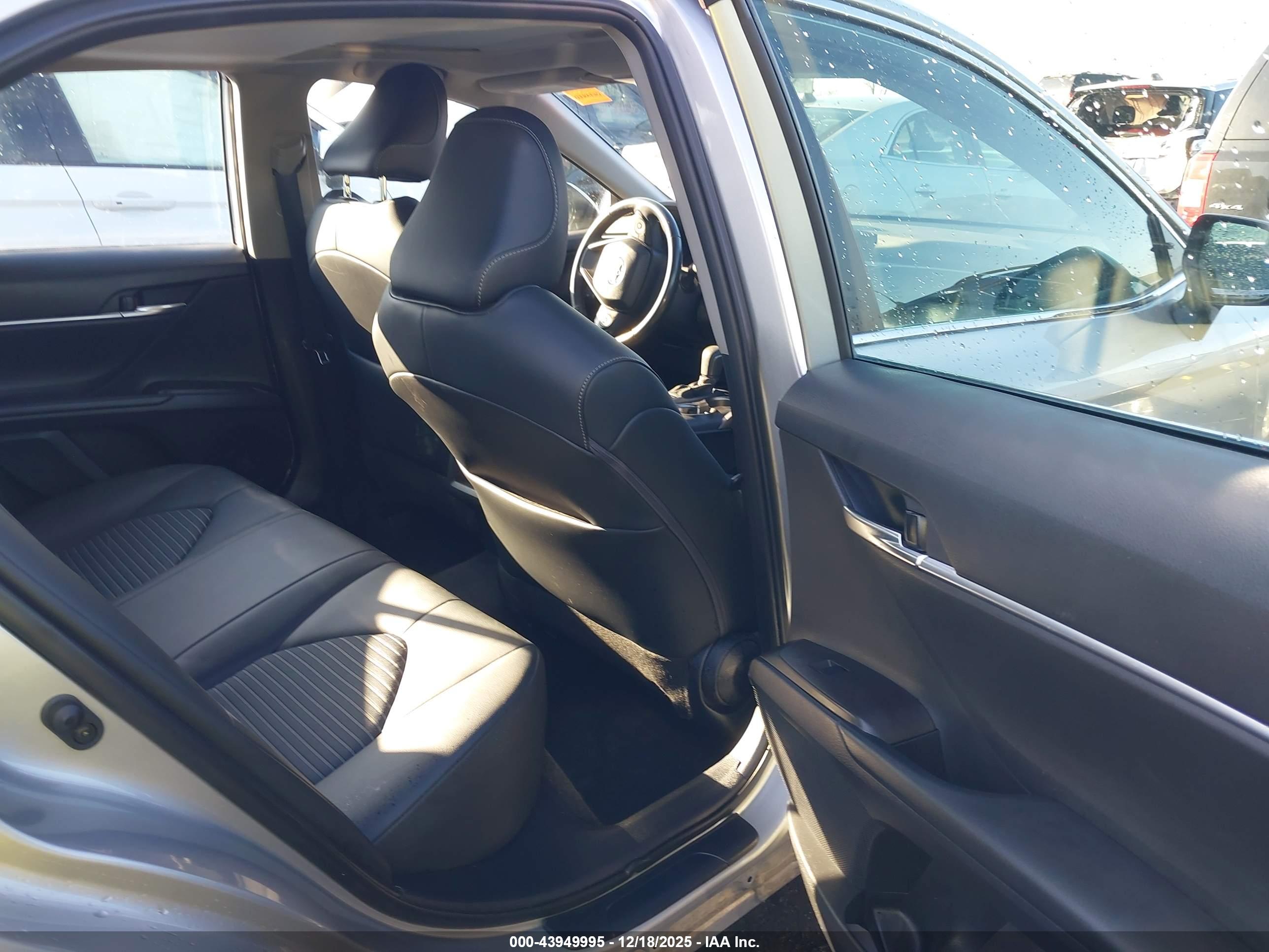 TOYOTA CAMRY image 8