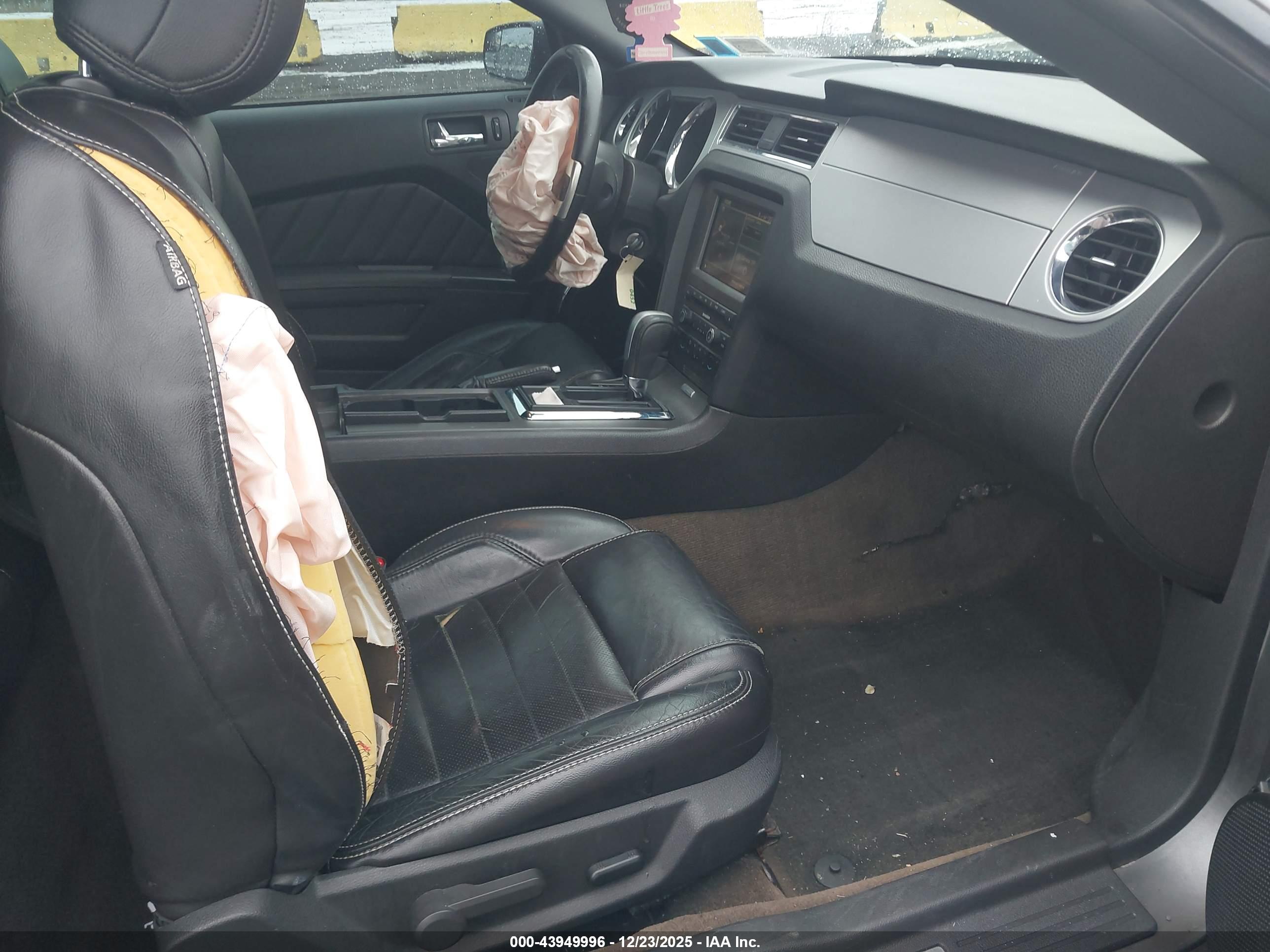 FORD MUSTANG image 5