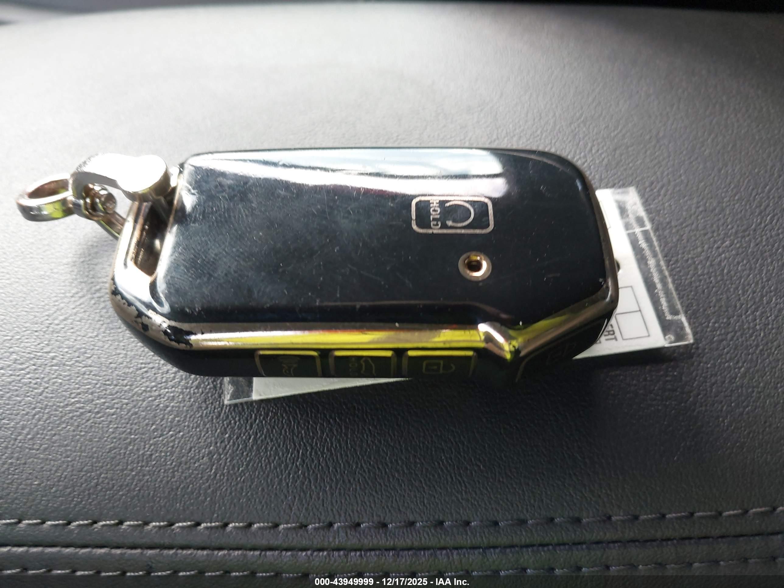 KIA K5 image 11