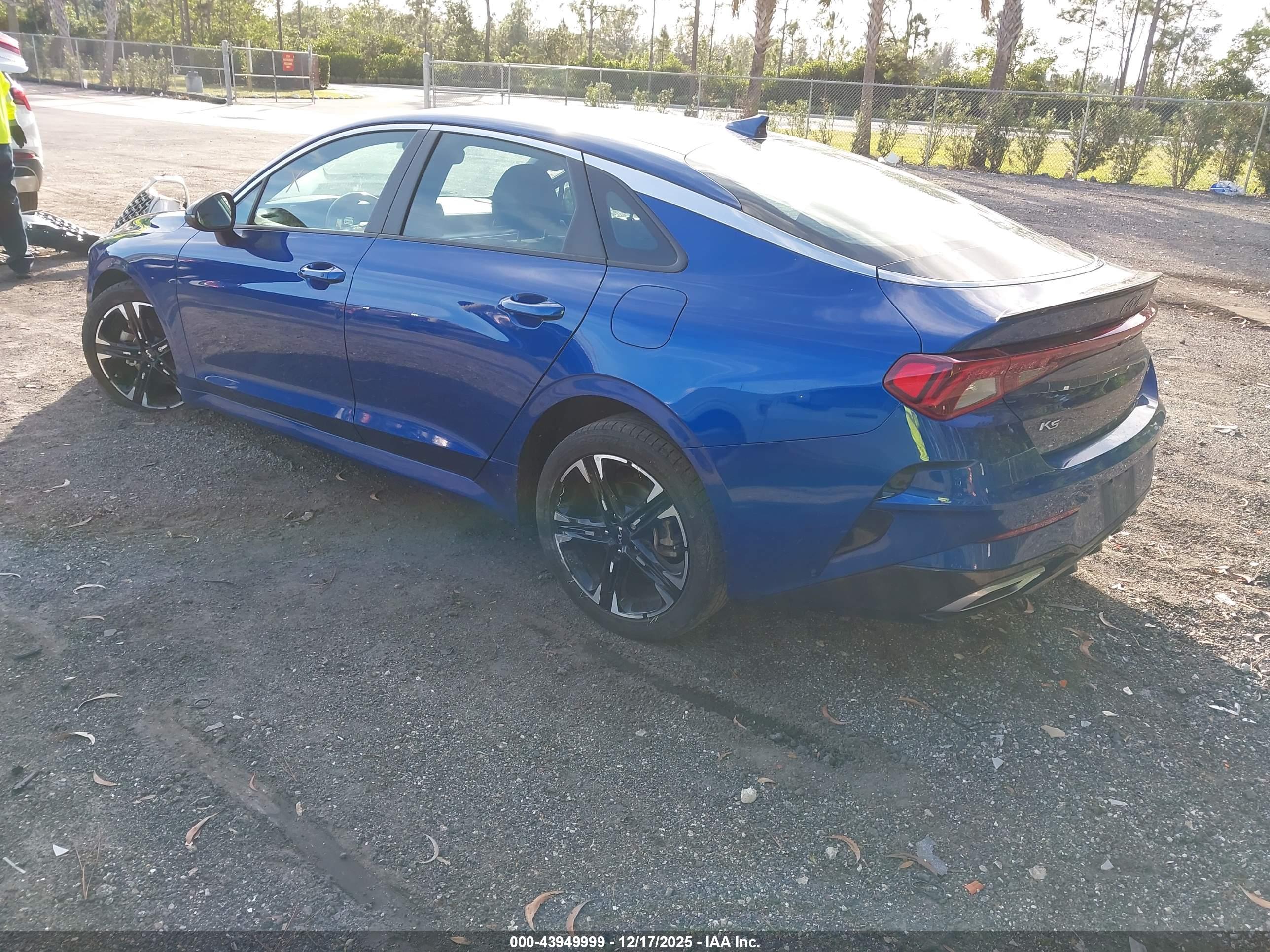 KIA K5 image 3