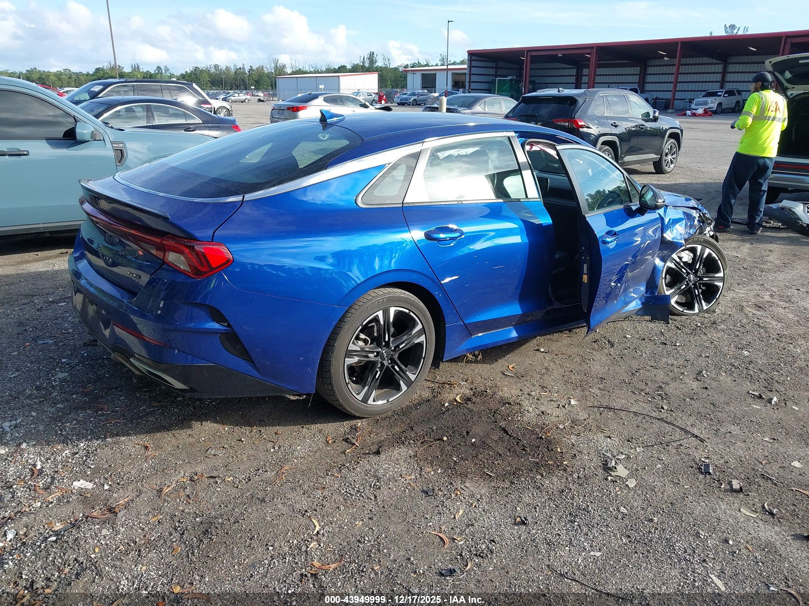 KIA K5 image 4