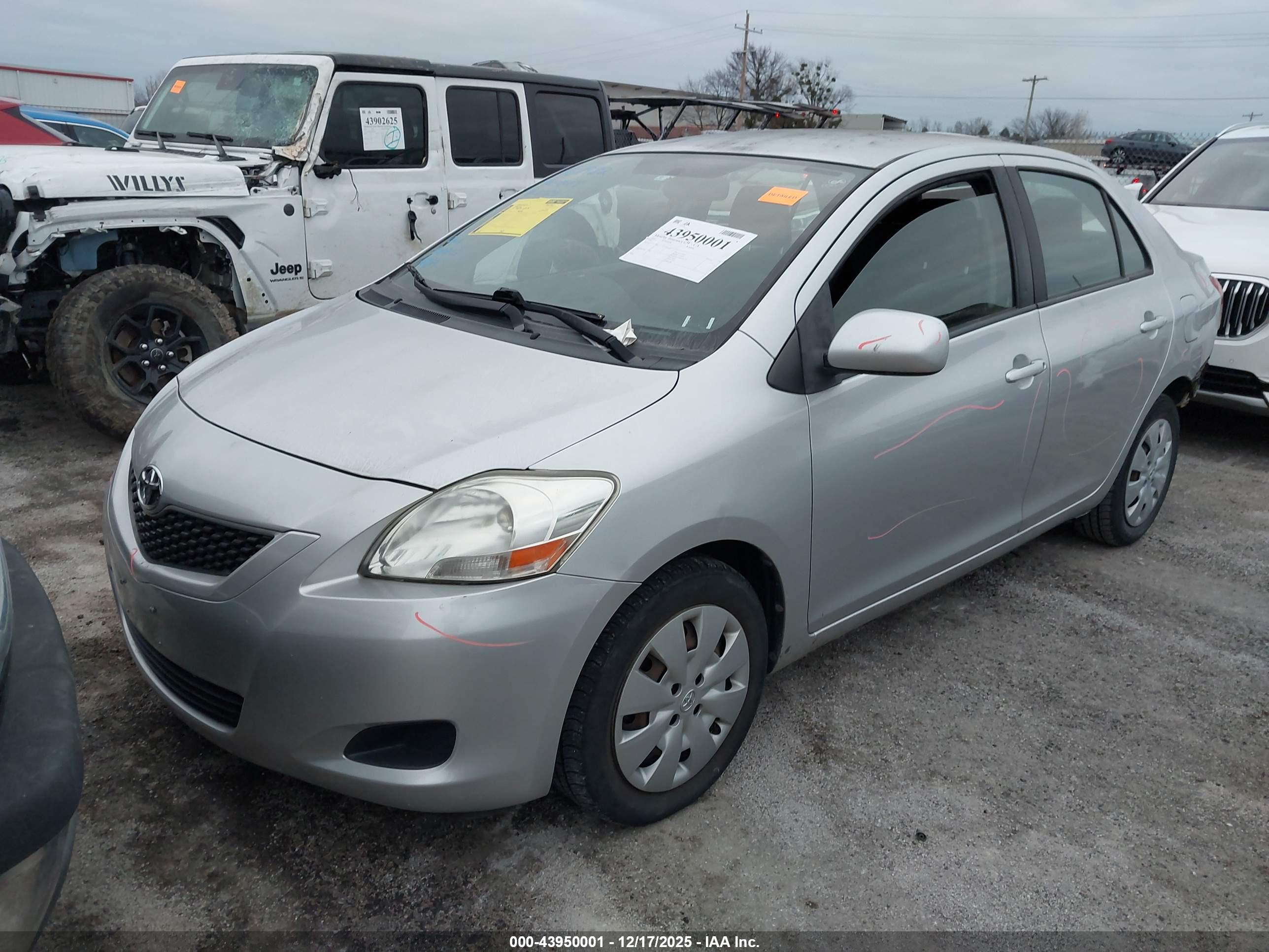 TOYOTA YARIS image 2