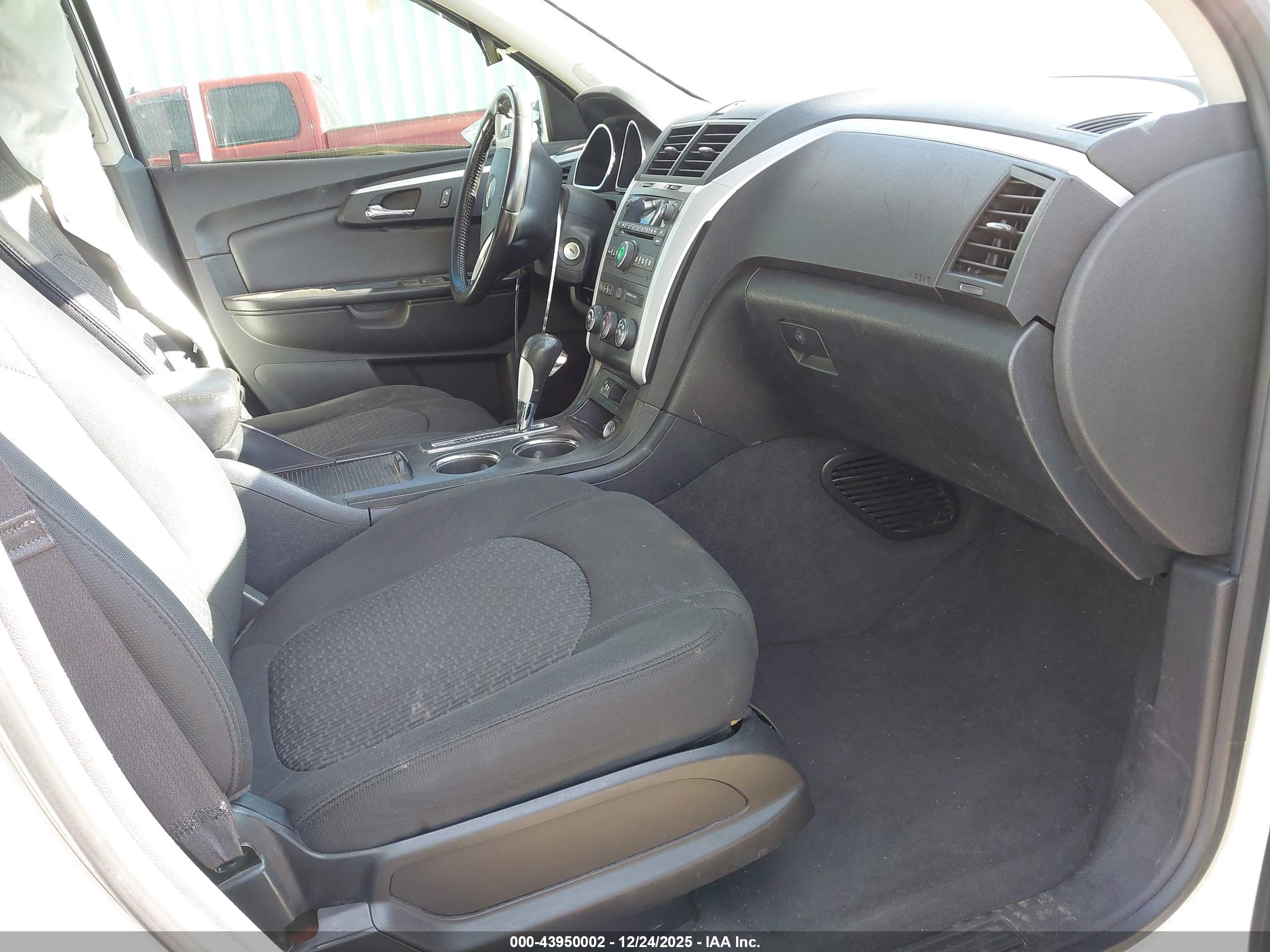 CHEVROLET TRAVERSE image 5
