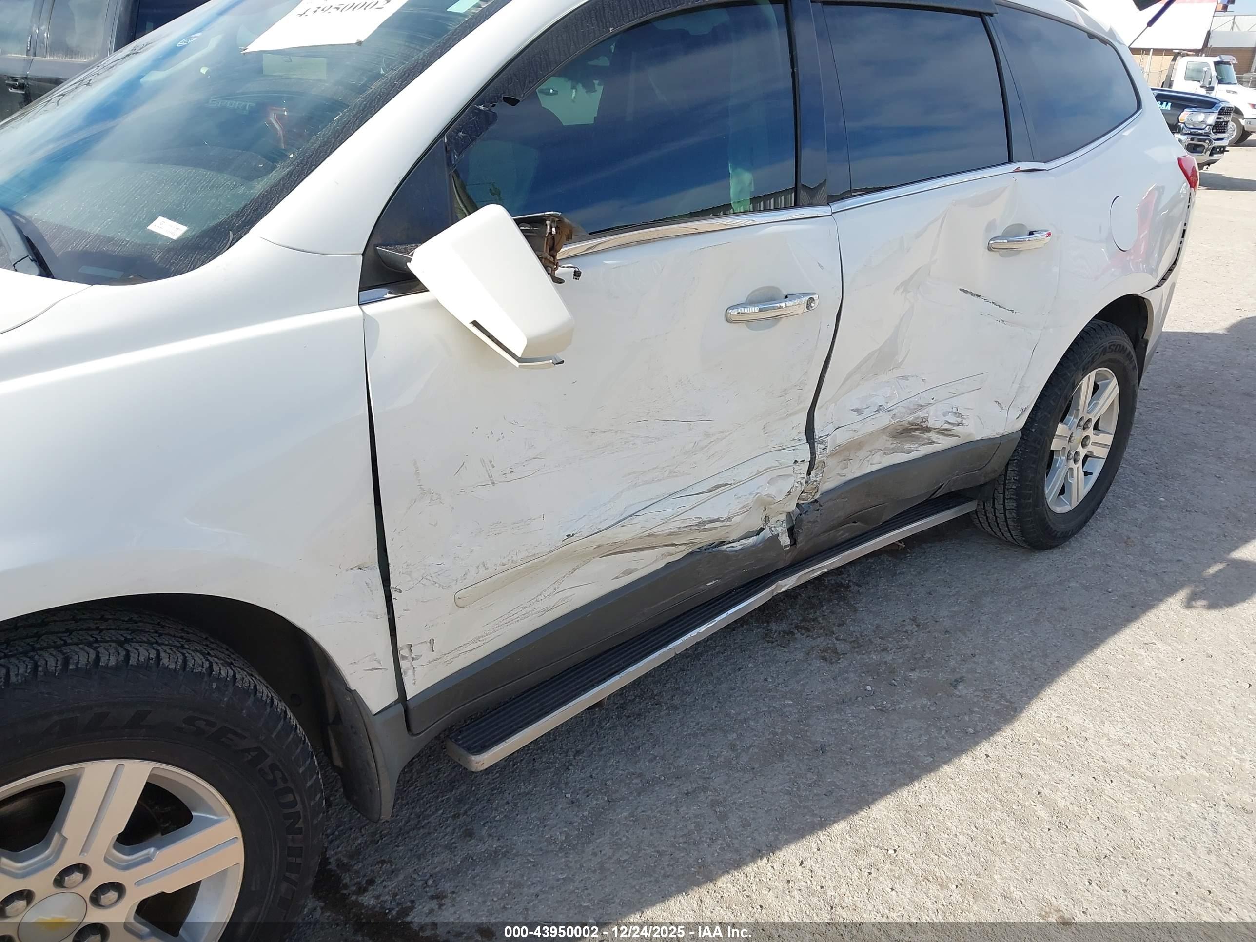CHEVROLET TRAVERSE image 6