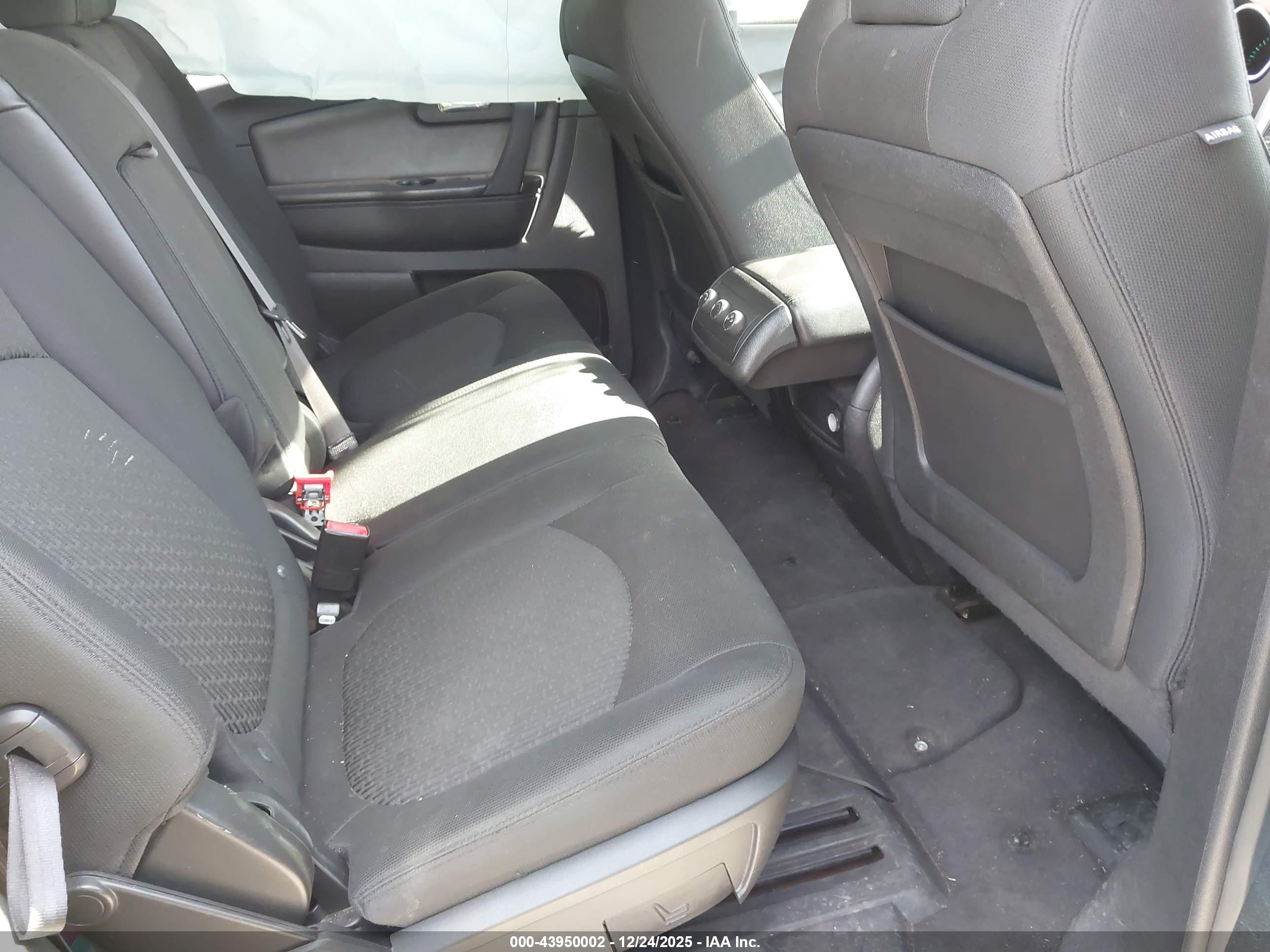 CHEVROLET TRAVERSE image 8