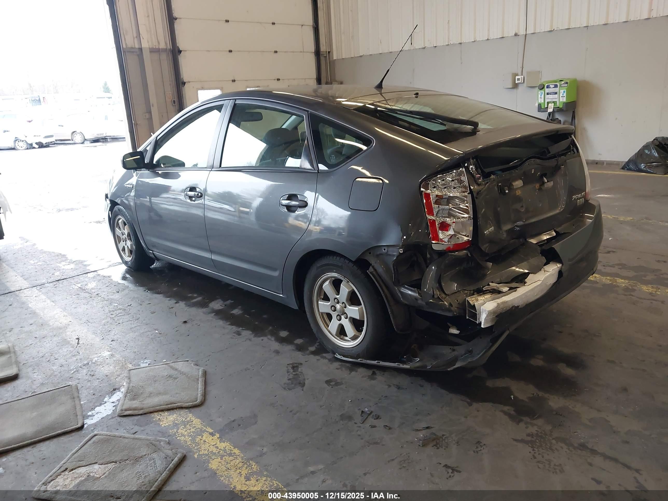 TOYOTA PRIUS image 3