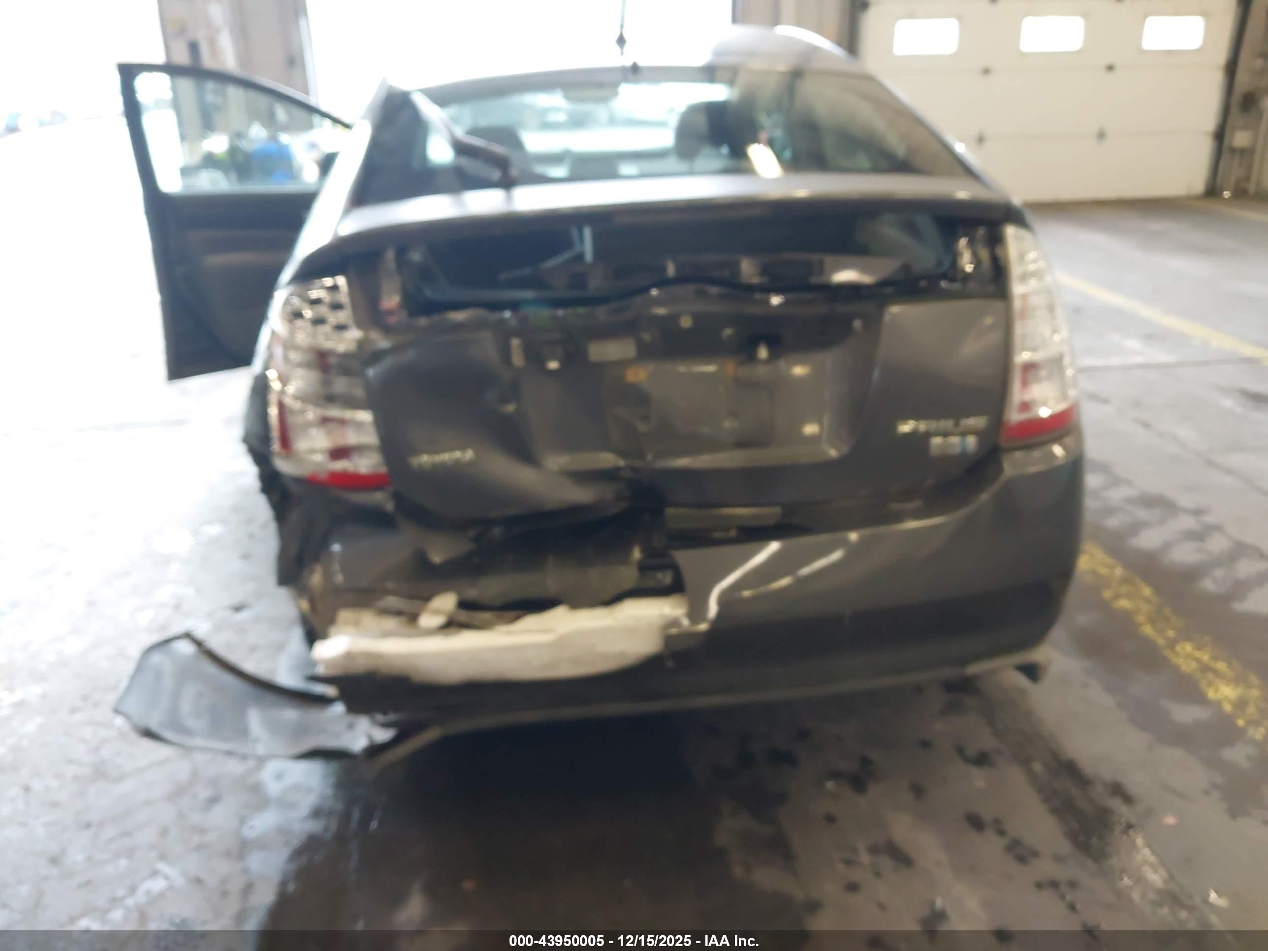 TOYOTA PRIUS image 6