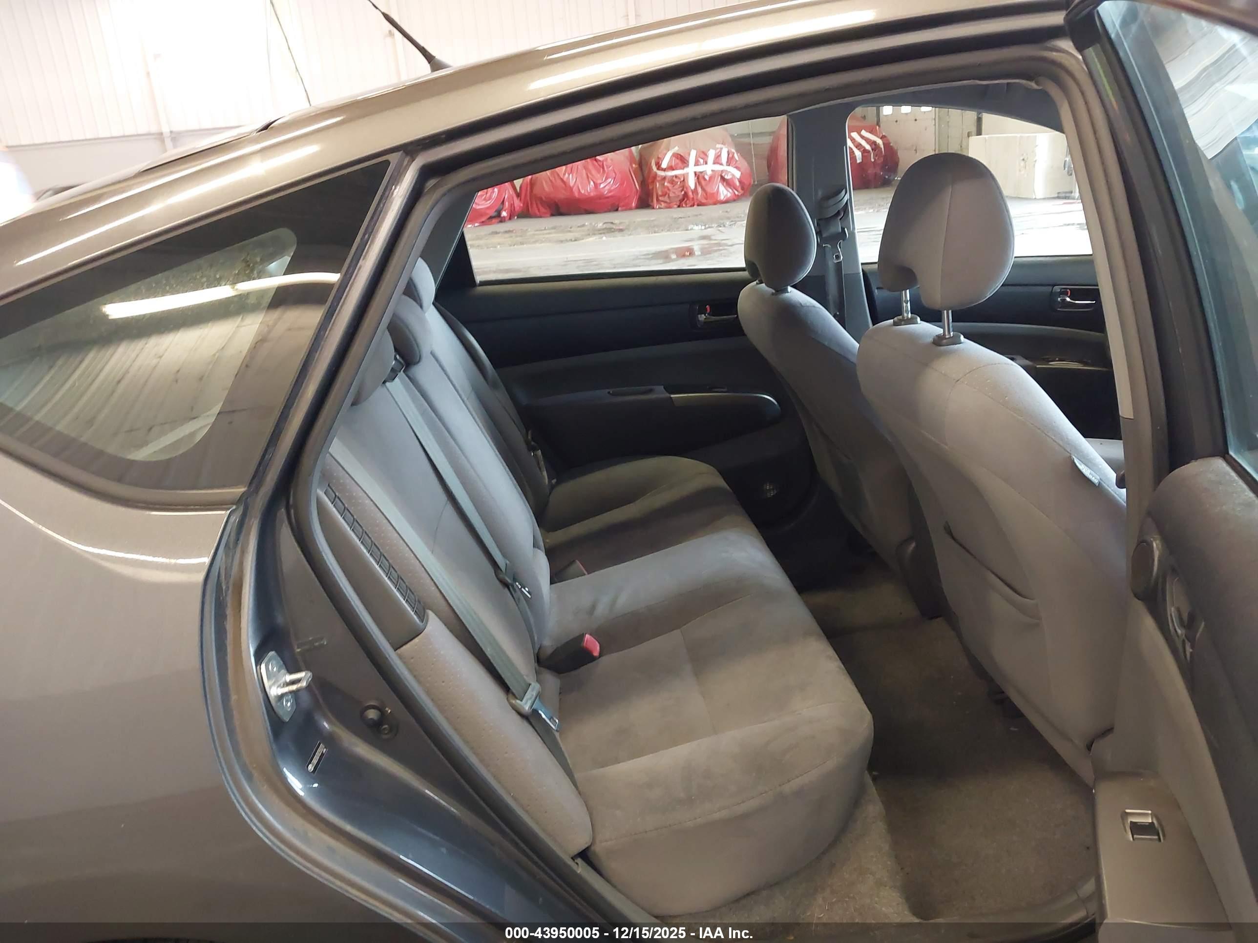TOYOTA PRIUS image 8