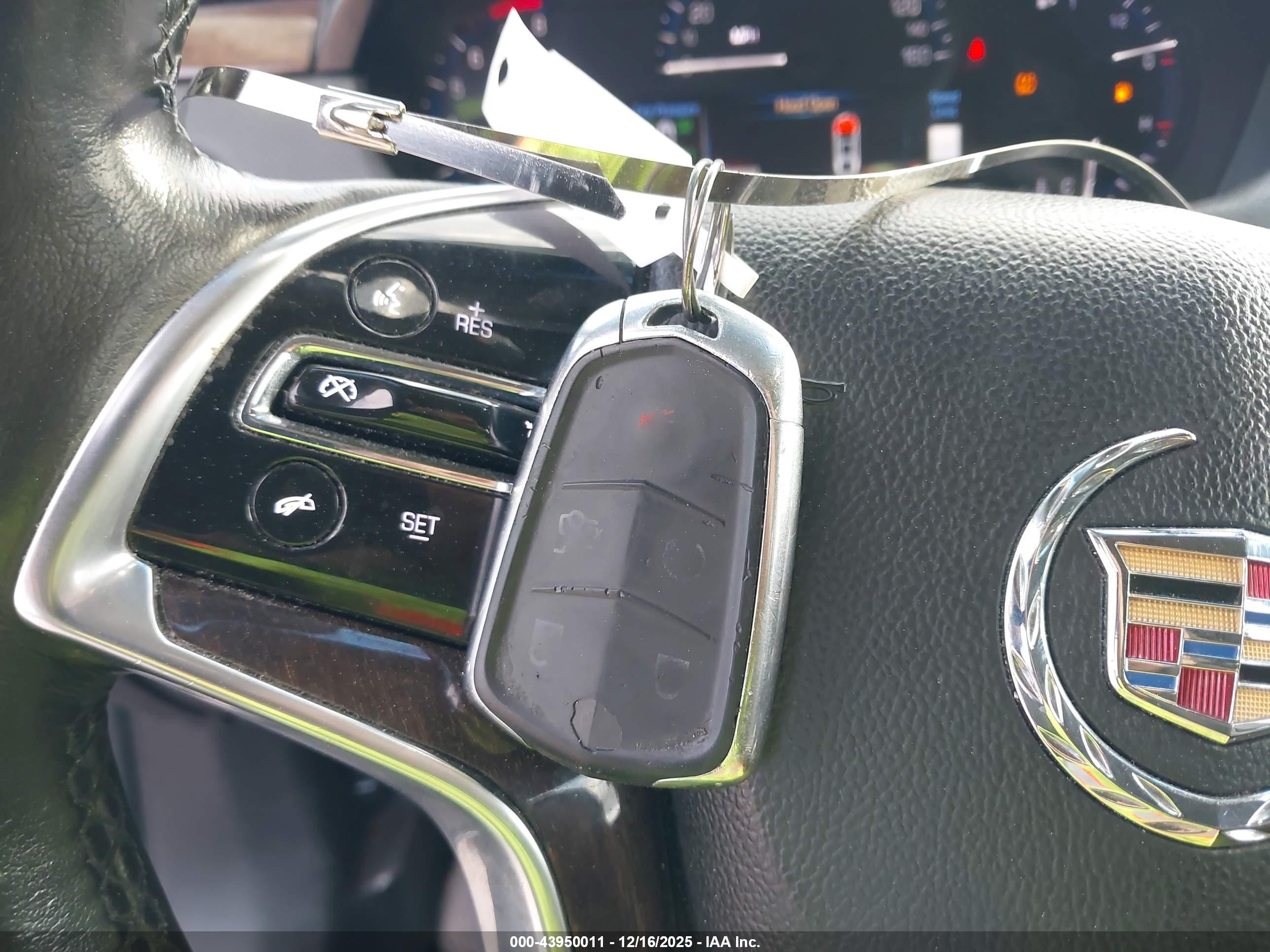 CADILLAC XTS image 11