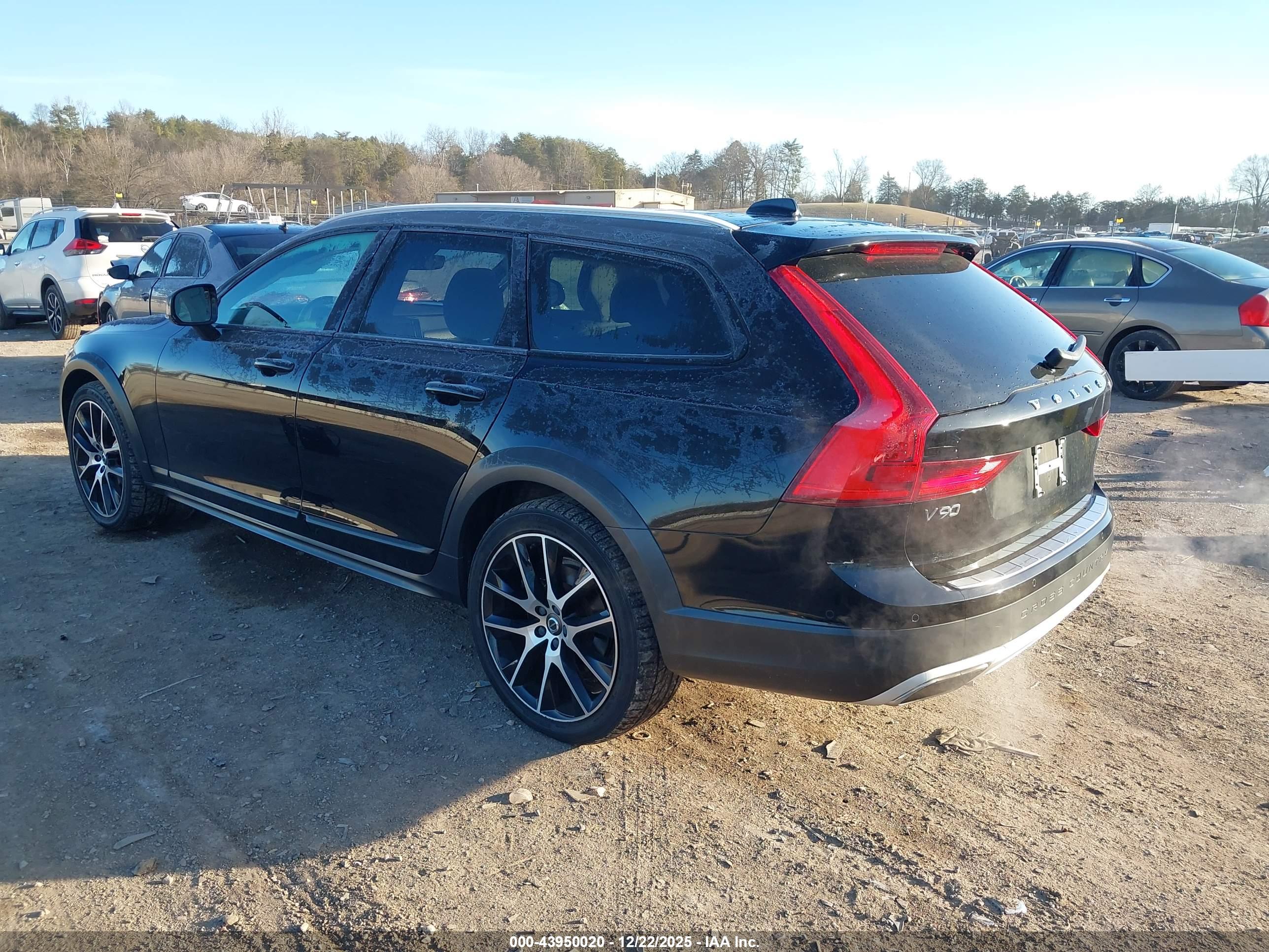 VOLVO V90 image 3