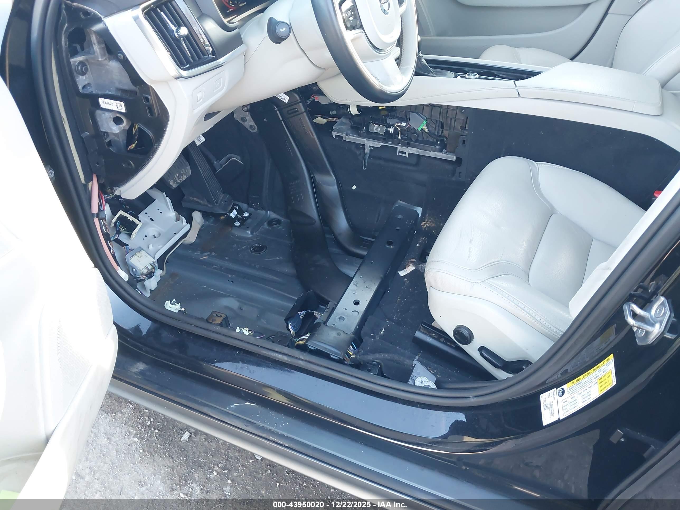 VOLVO V90 image 6
