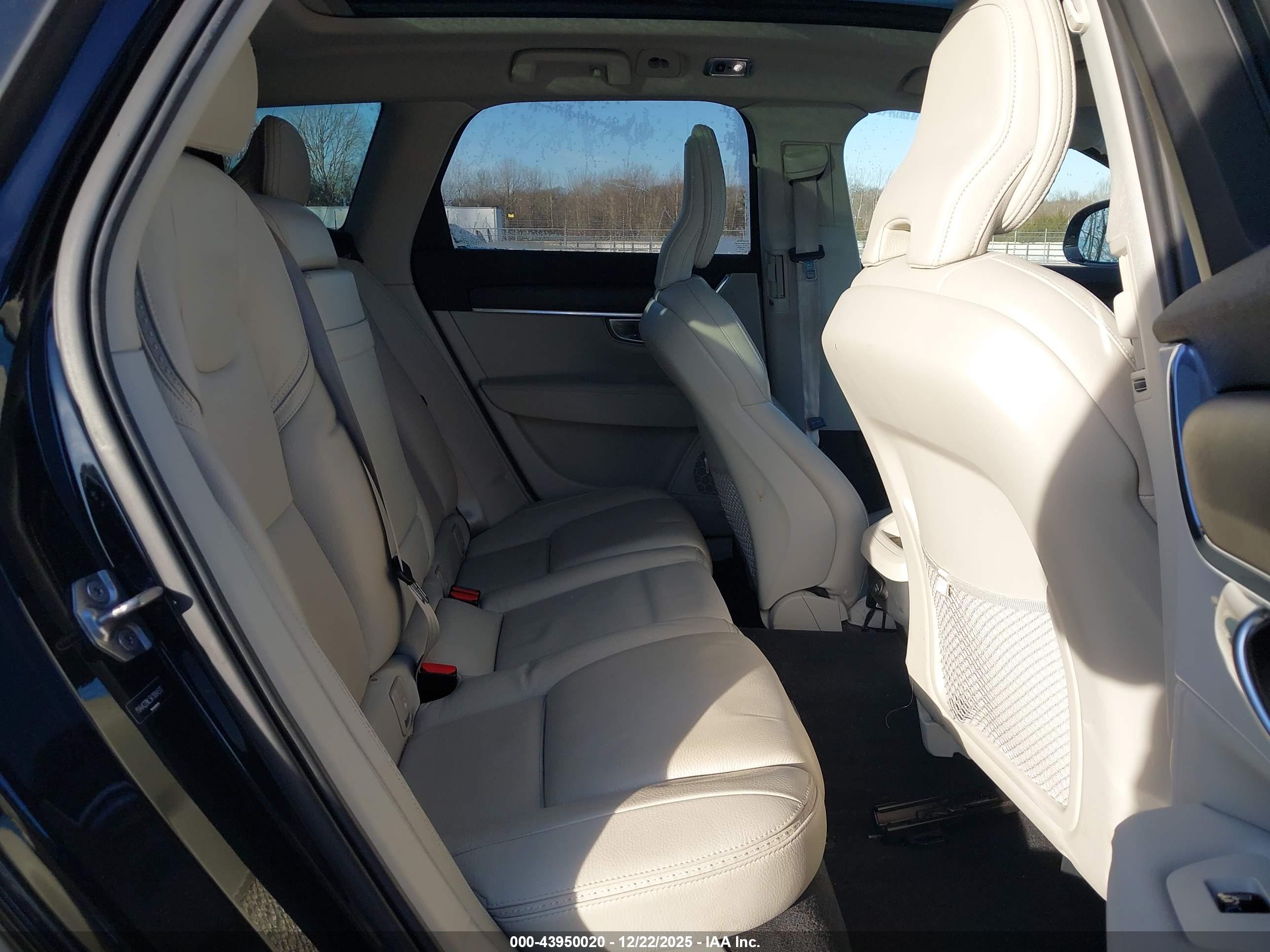 VOLVO V90 image 8