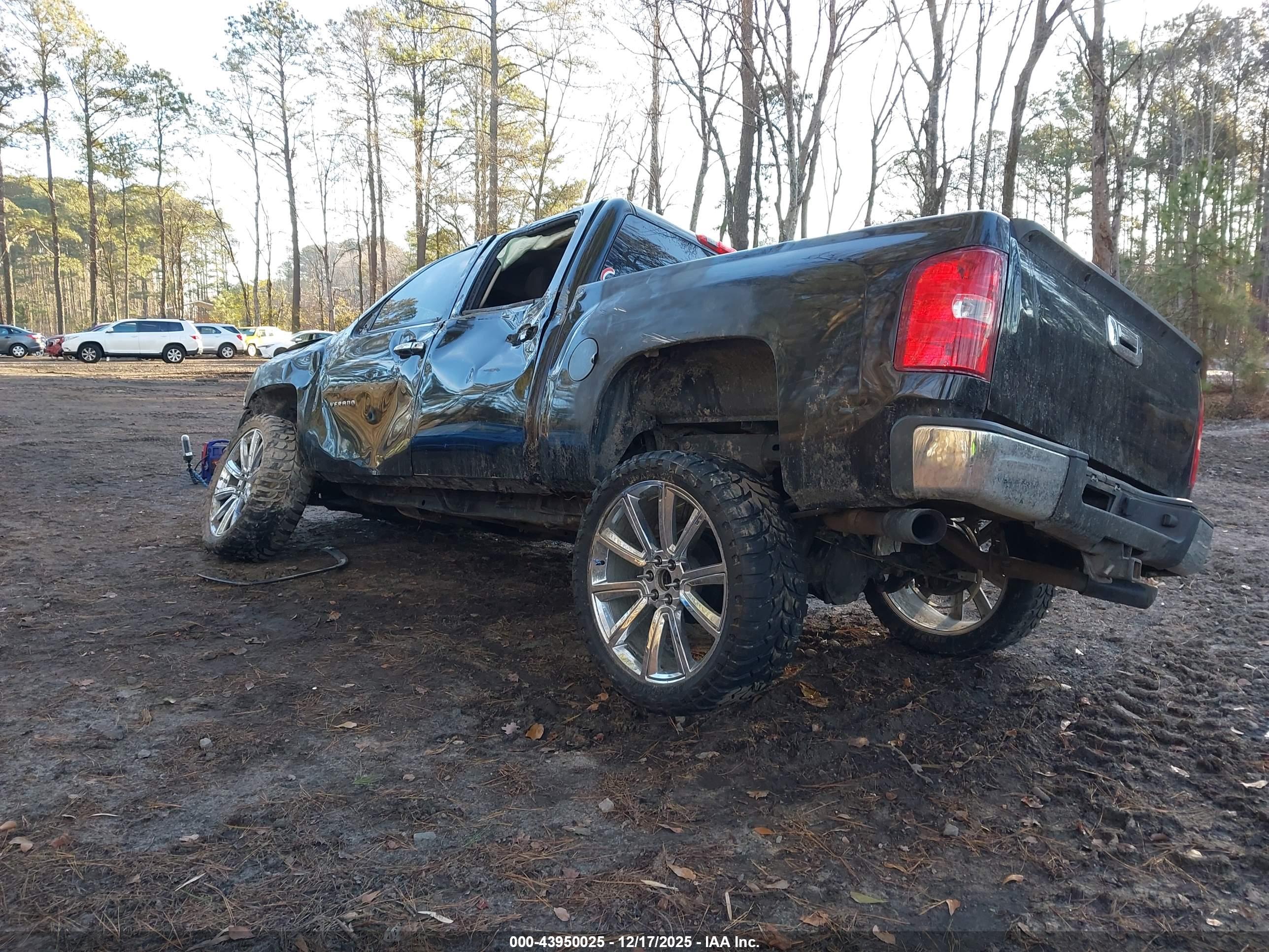 CHEVROLET SILVERADO image 3