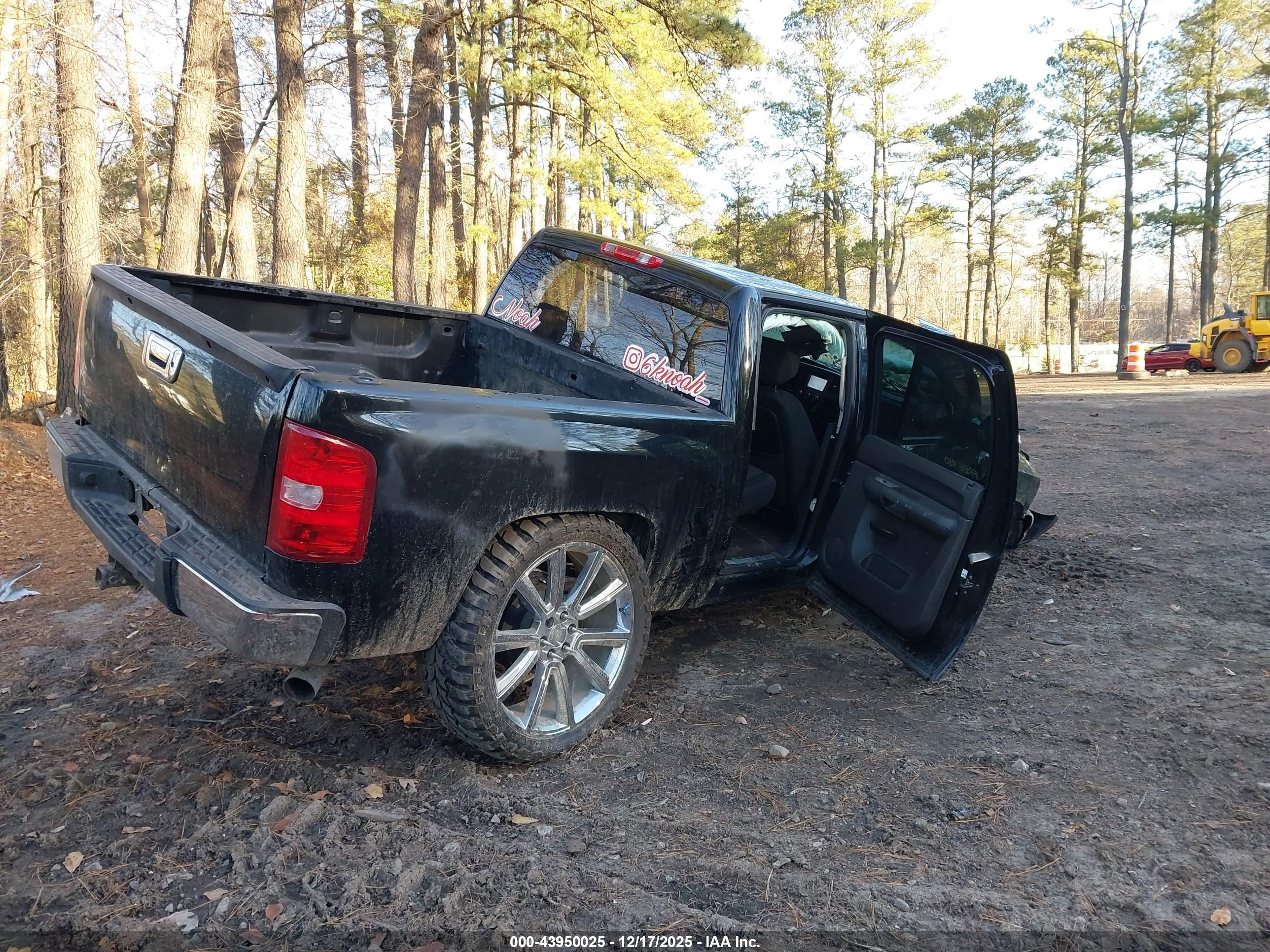 CHEVROLET SILVERADO image 4