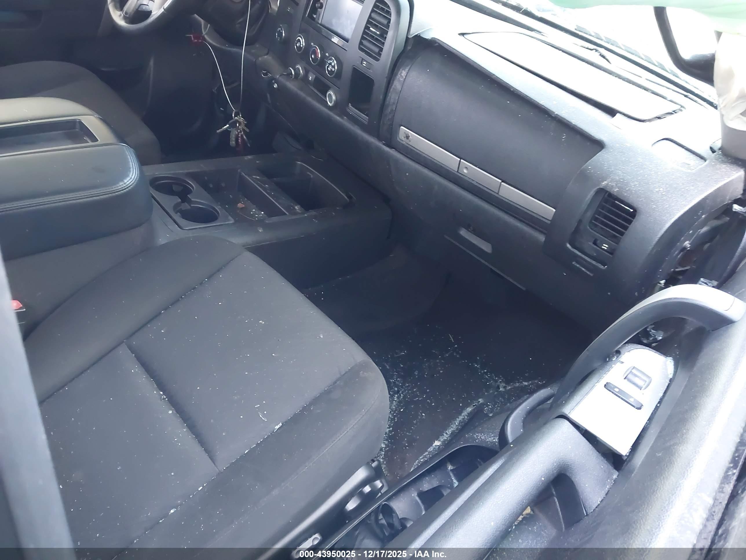 CHEVROLET SILVERADO image 5