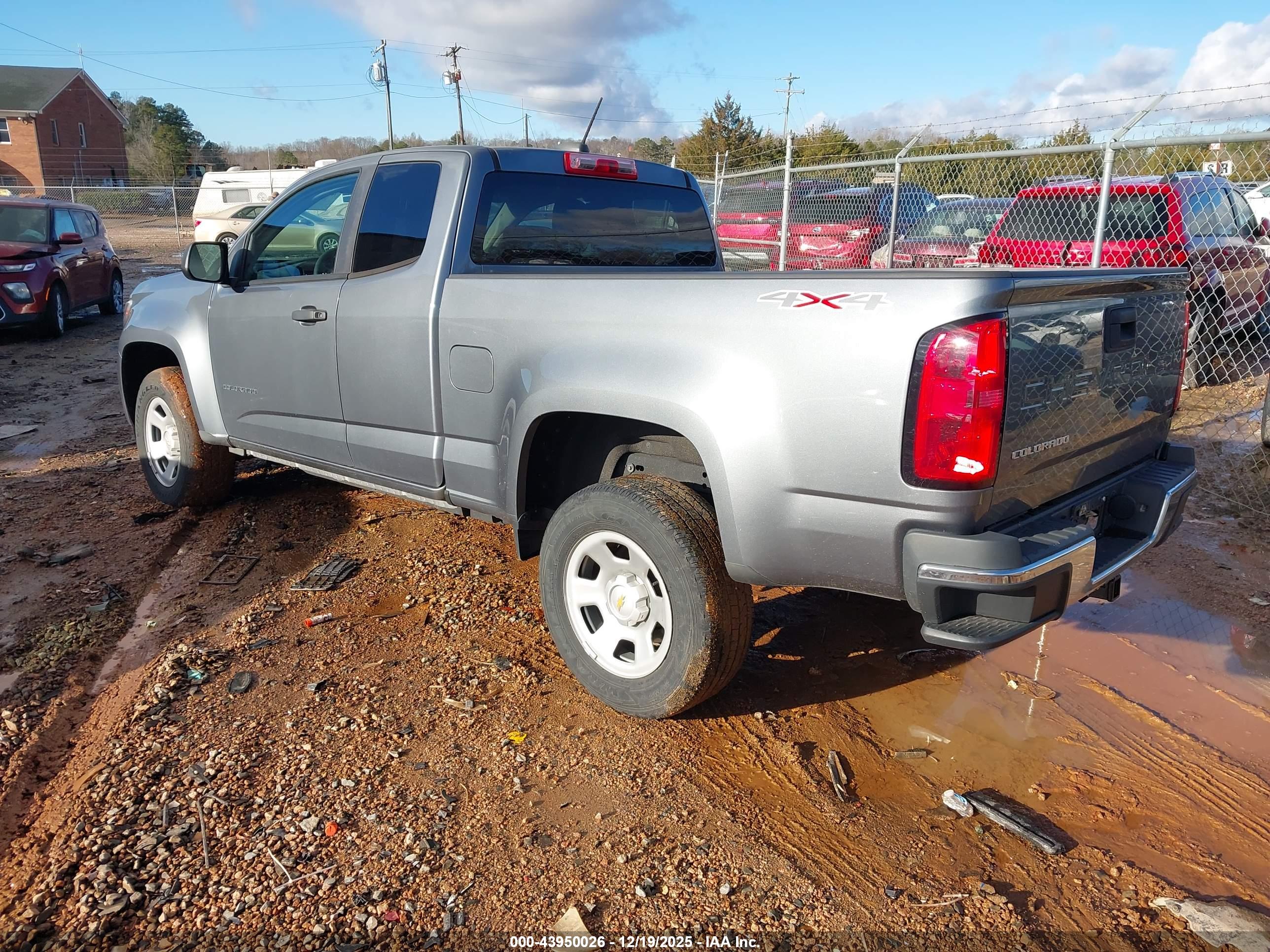 CHEVROLET COLORADO image 3