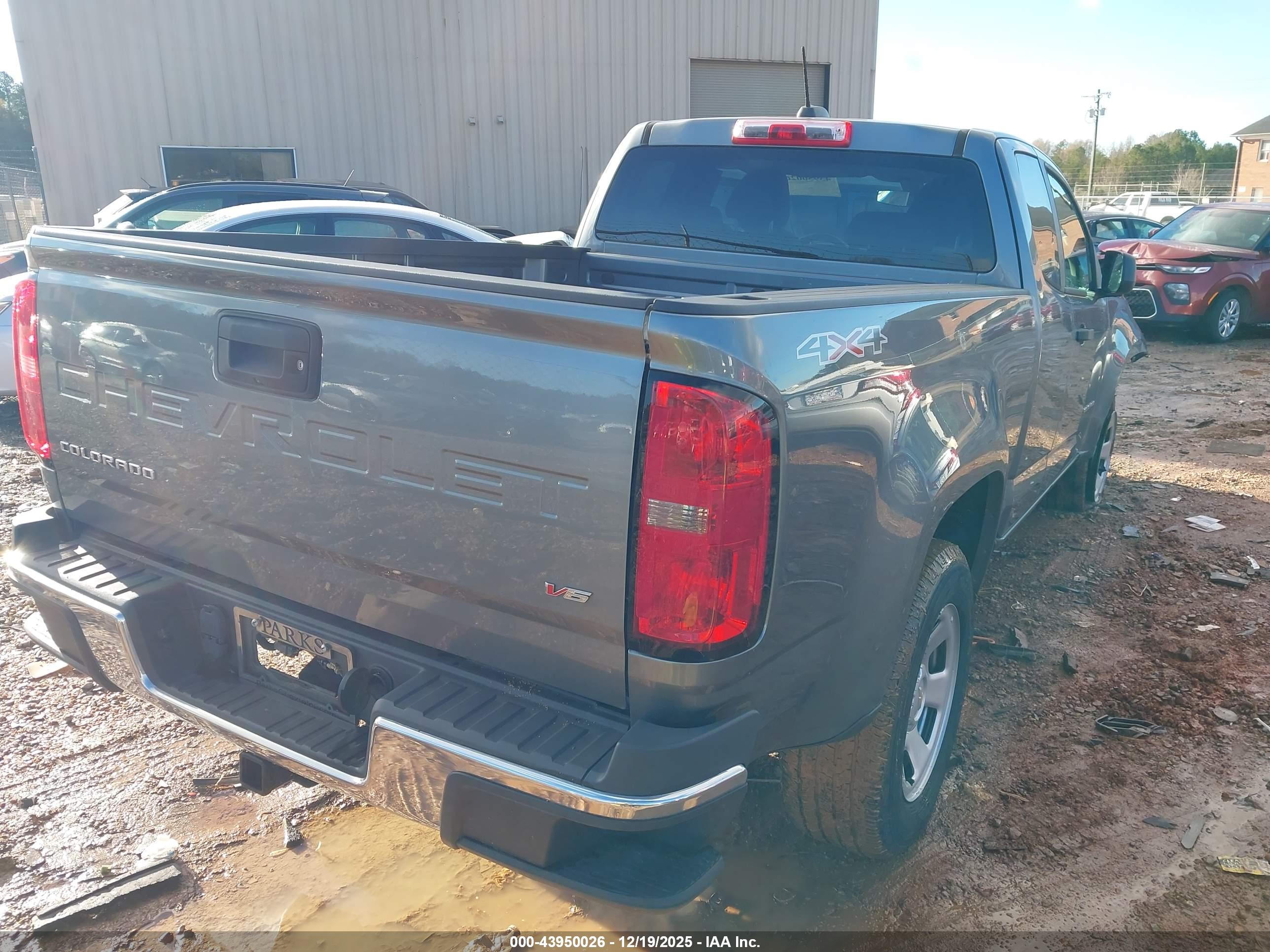 CHEVROLET COLORADO image 4