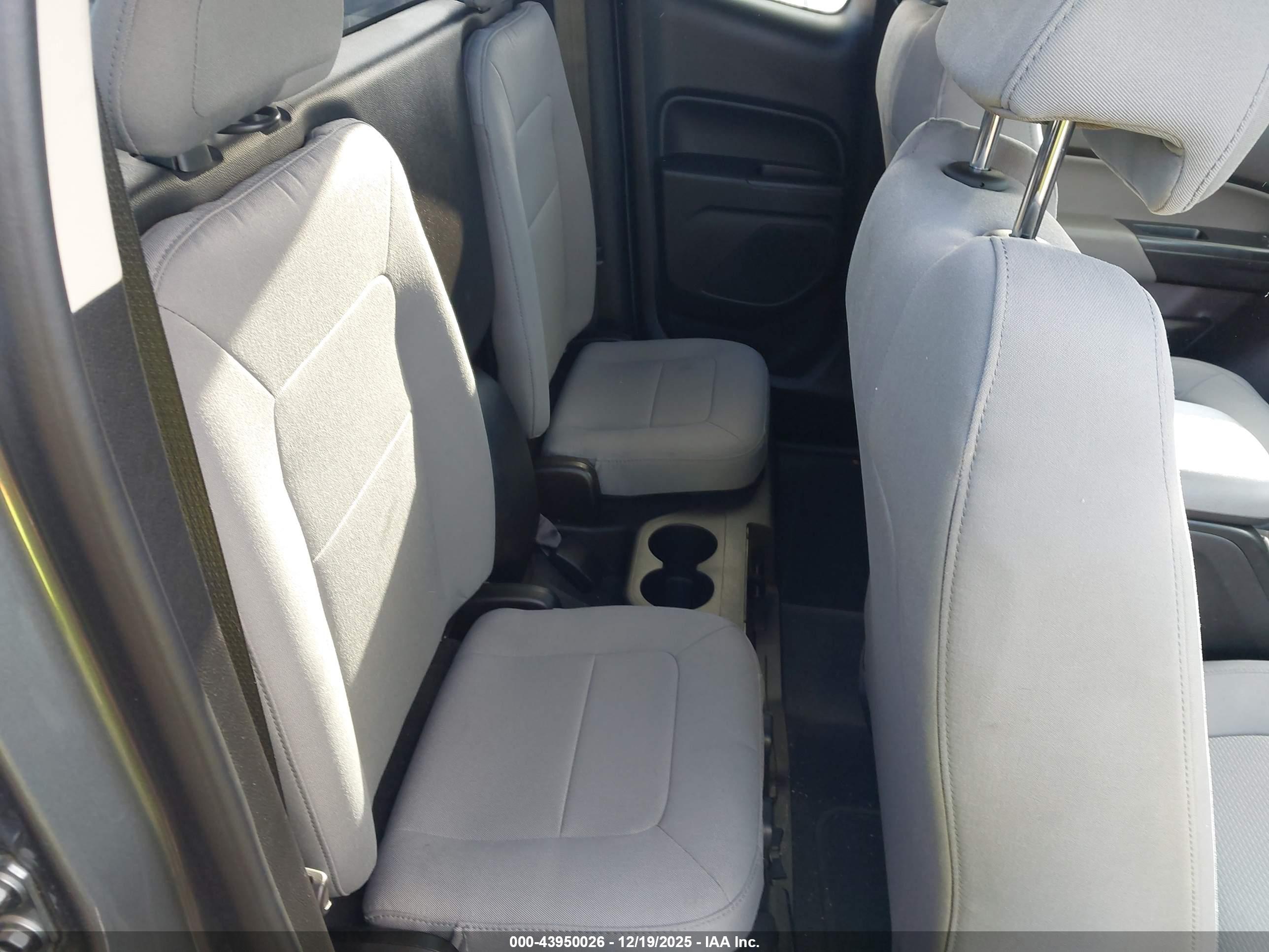 CHEVROLET COLORADO image 8