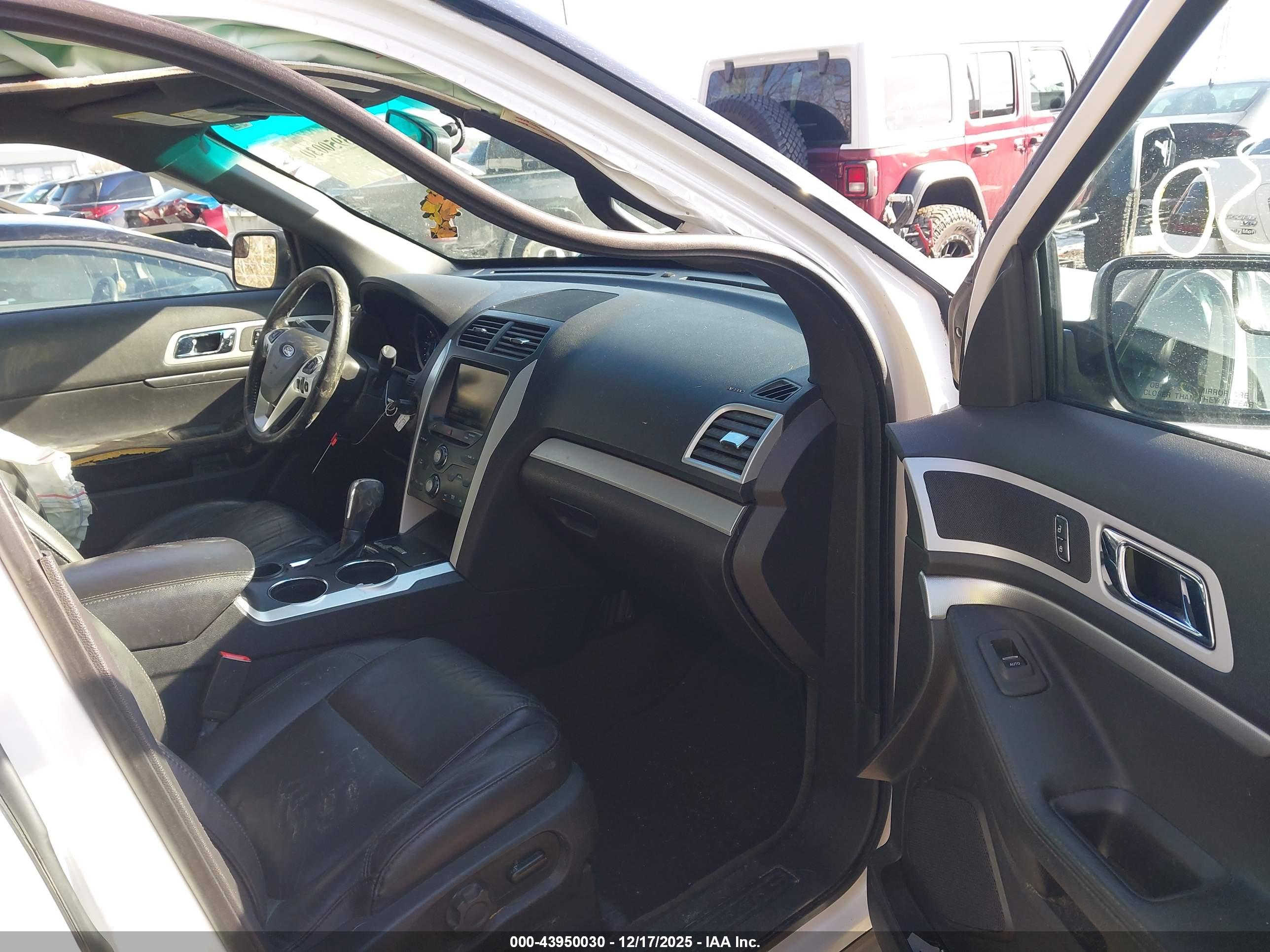 FORD EXPLORER image 5