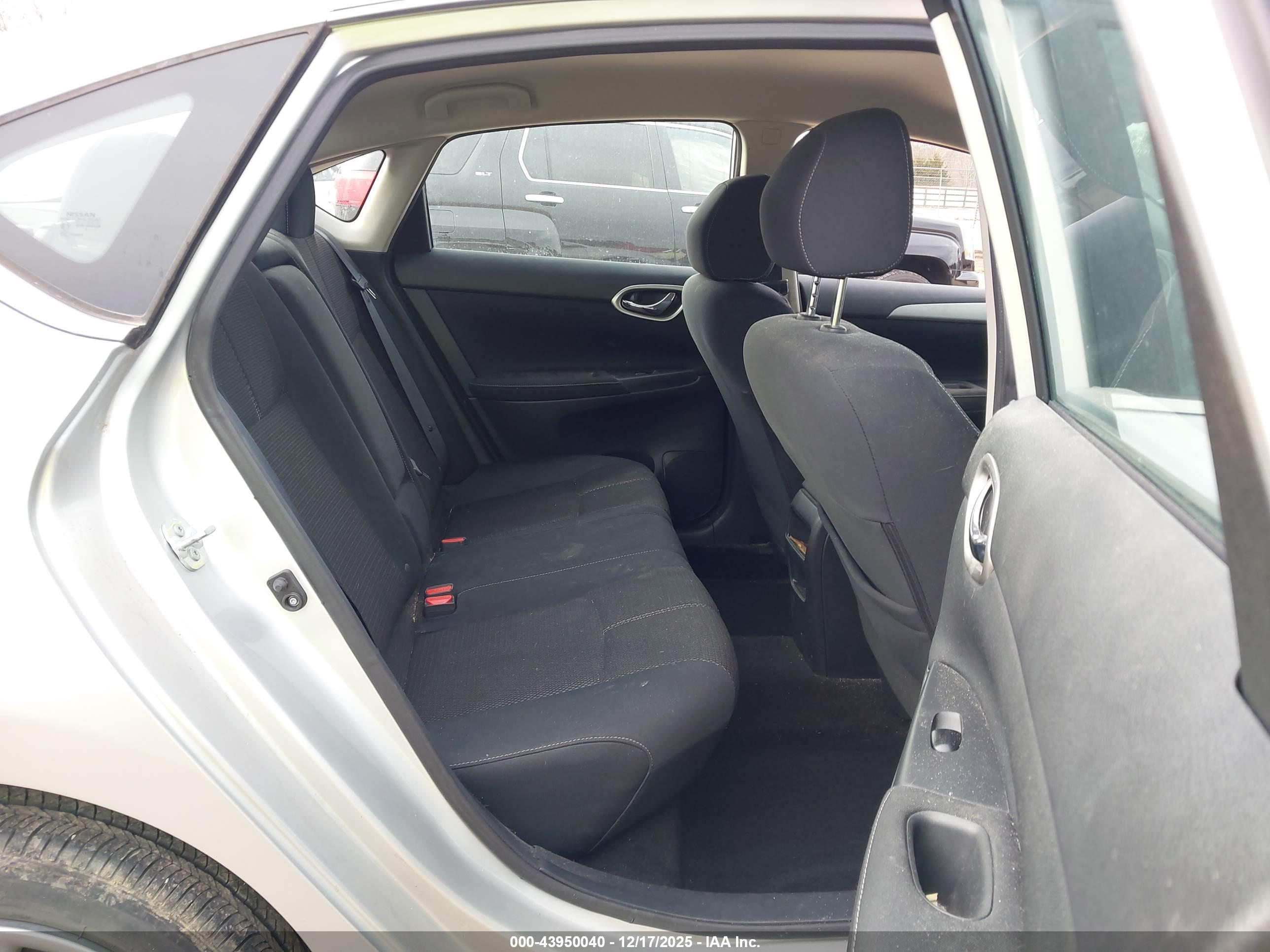 NISSAN SENTRA image 8