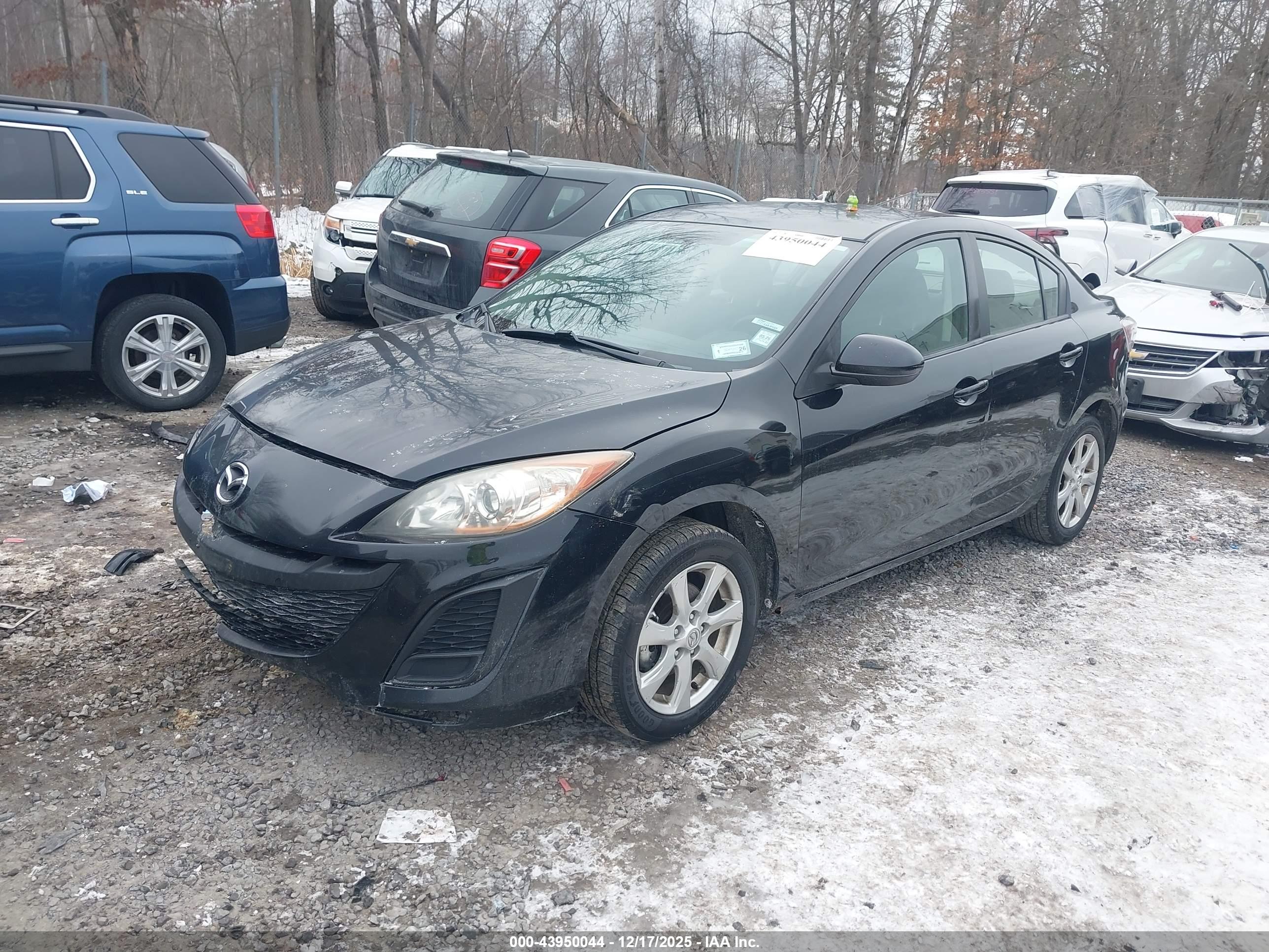 MAZDA MAZDA3 image 2
