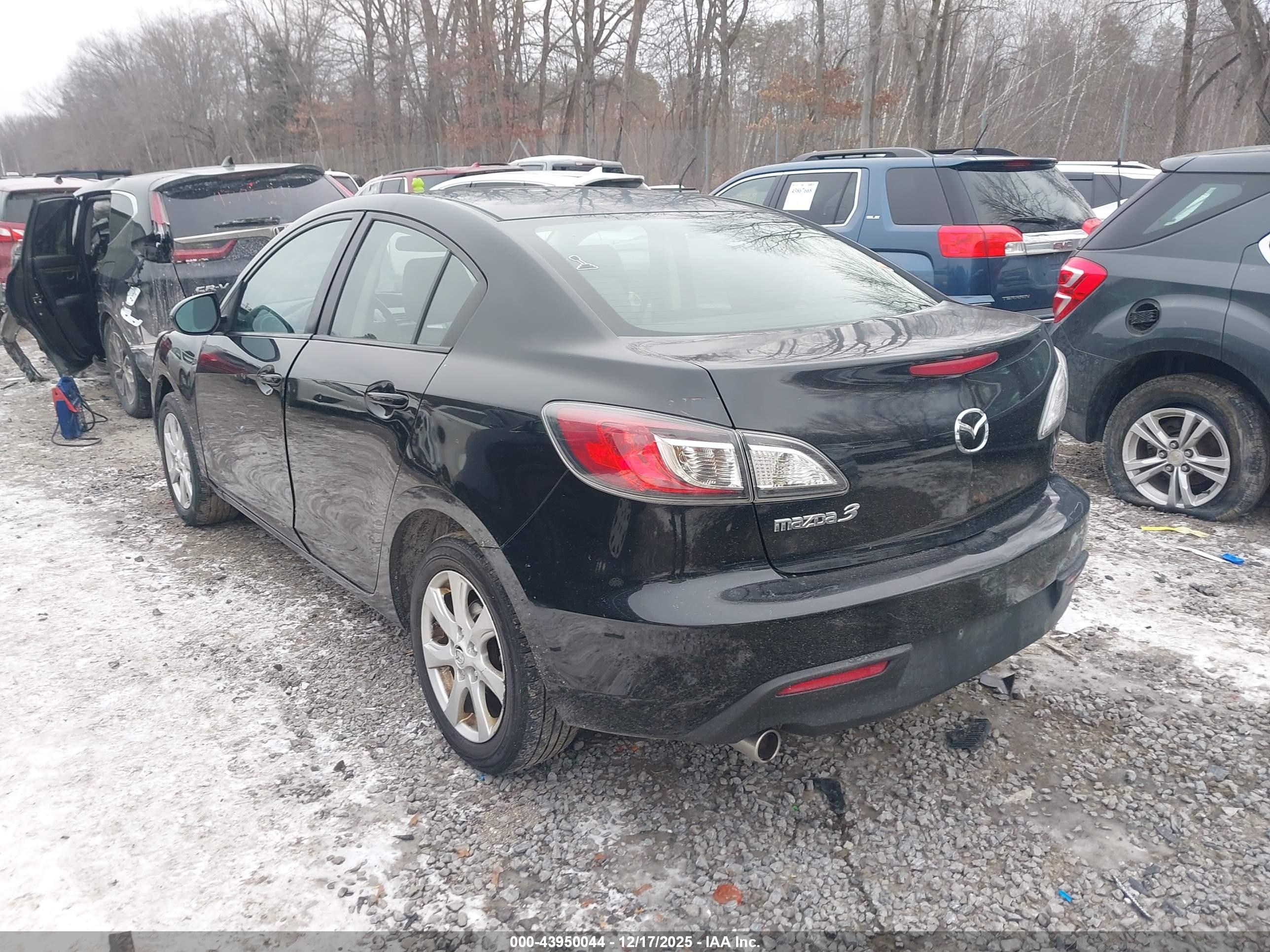 MAZDA MAZDA3 image 3