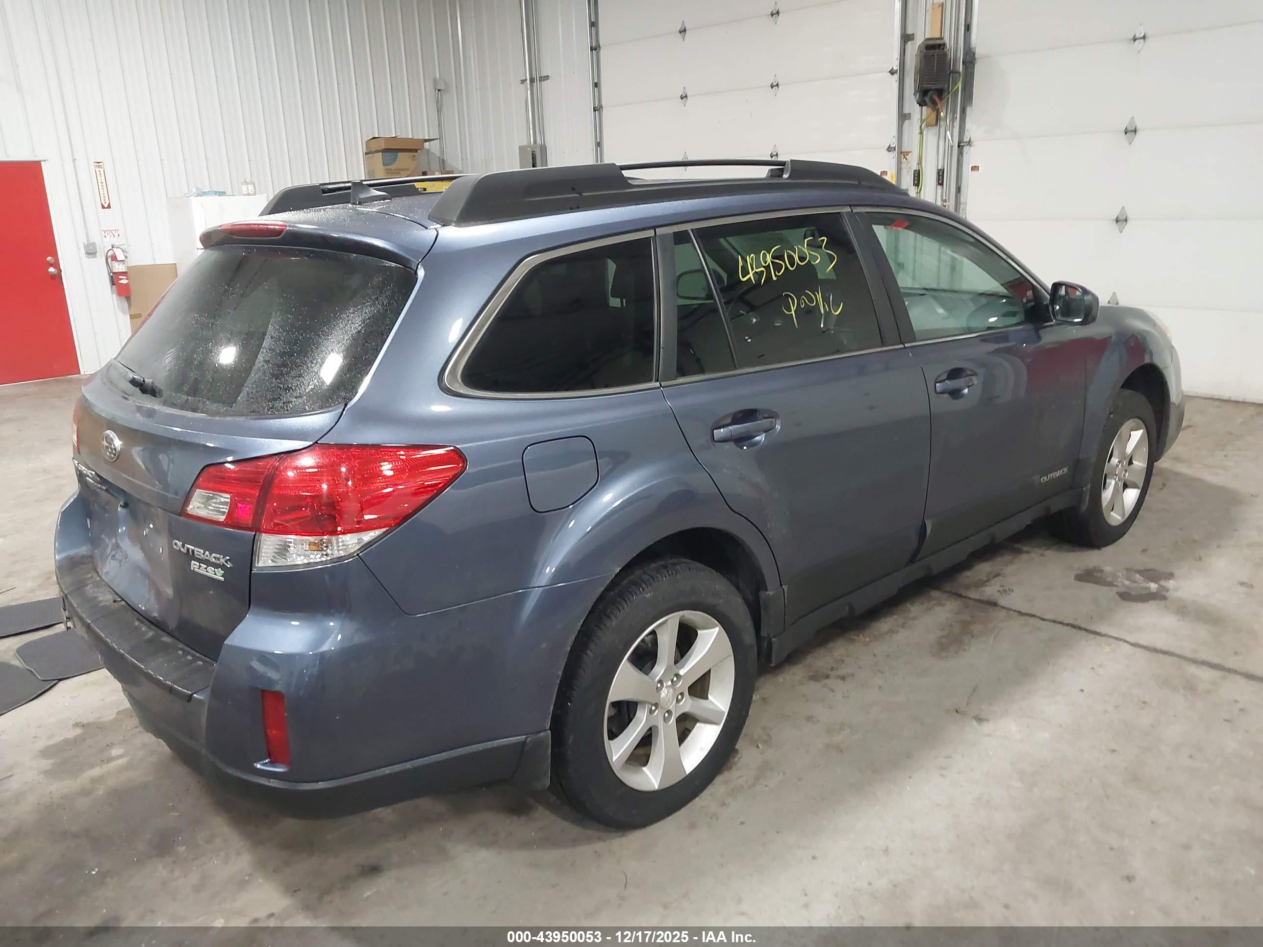 SUBARU OUTBACK image 4