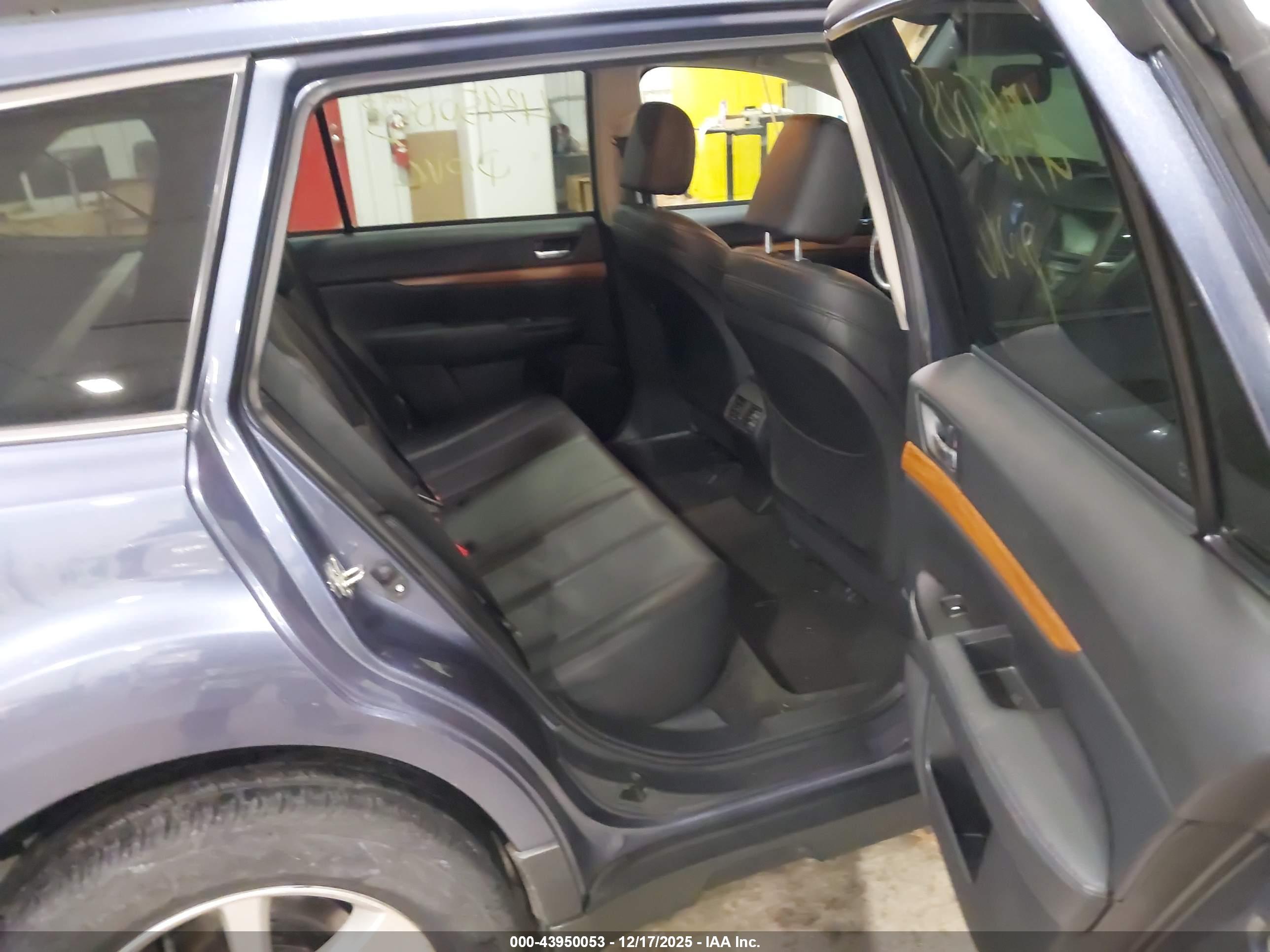SUBARU OUTBACK image 8