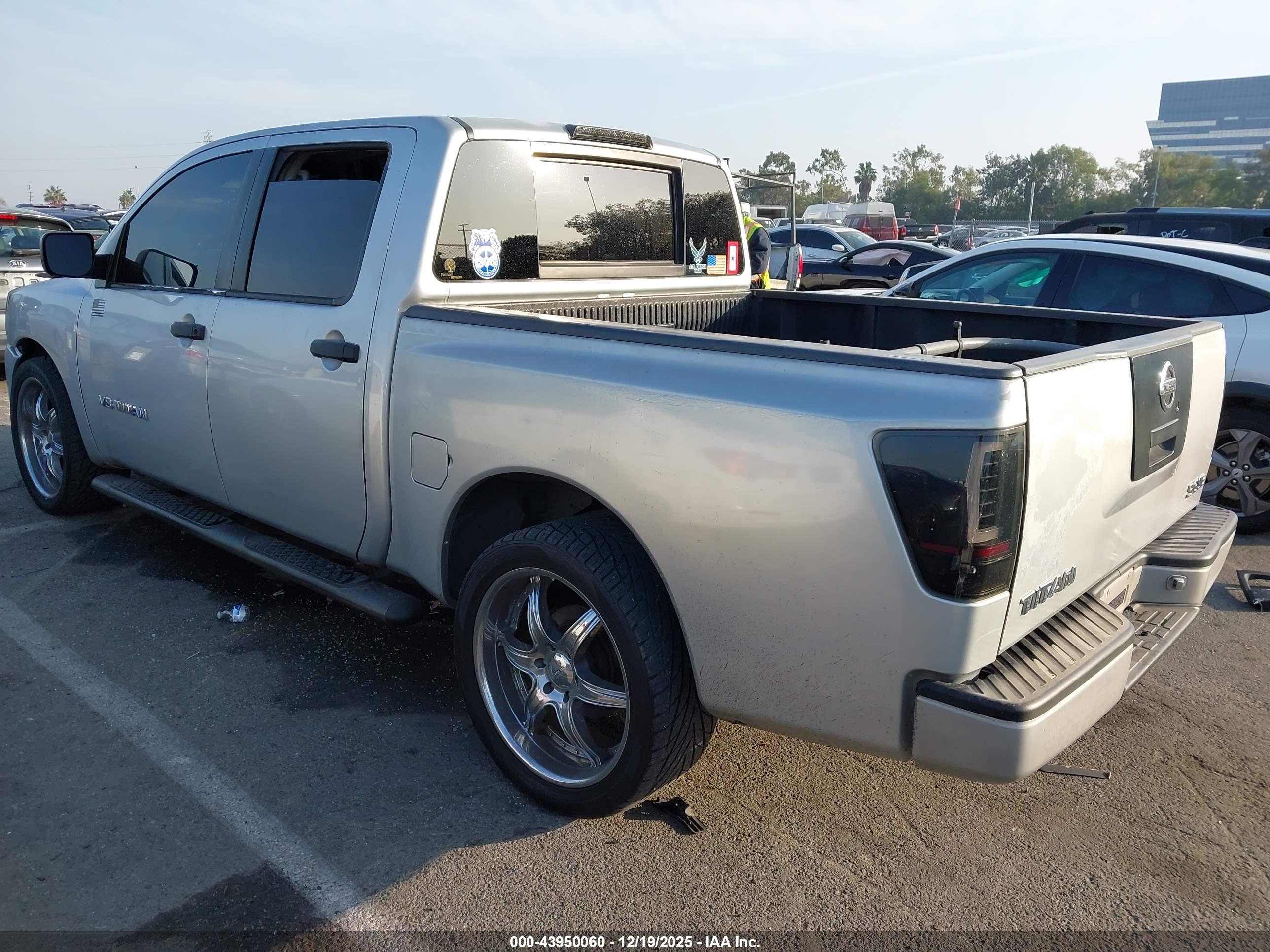 NISSAN TITAN image 3