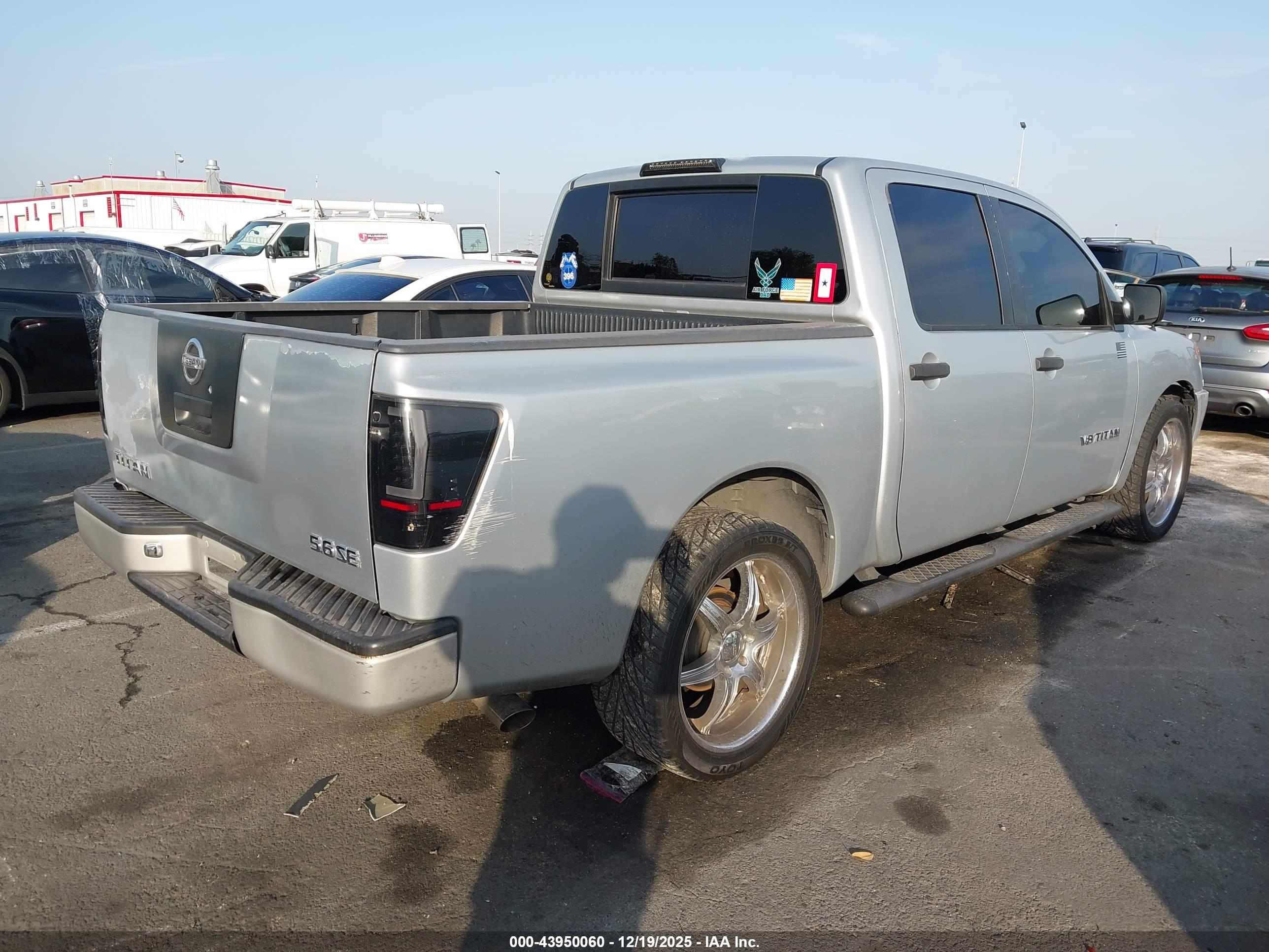NISSAN TITAN image 4