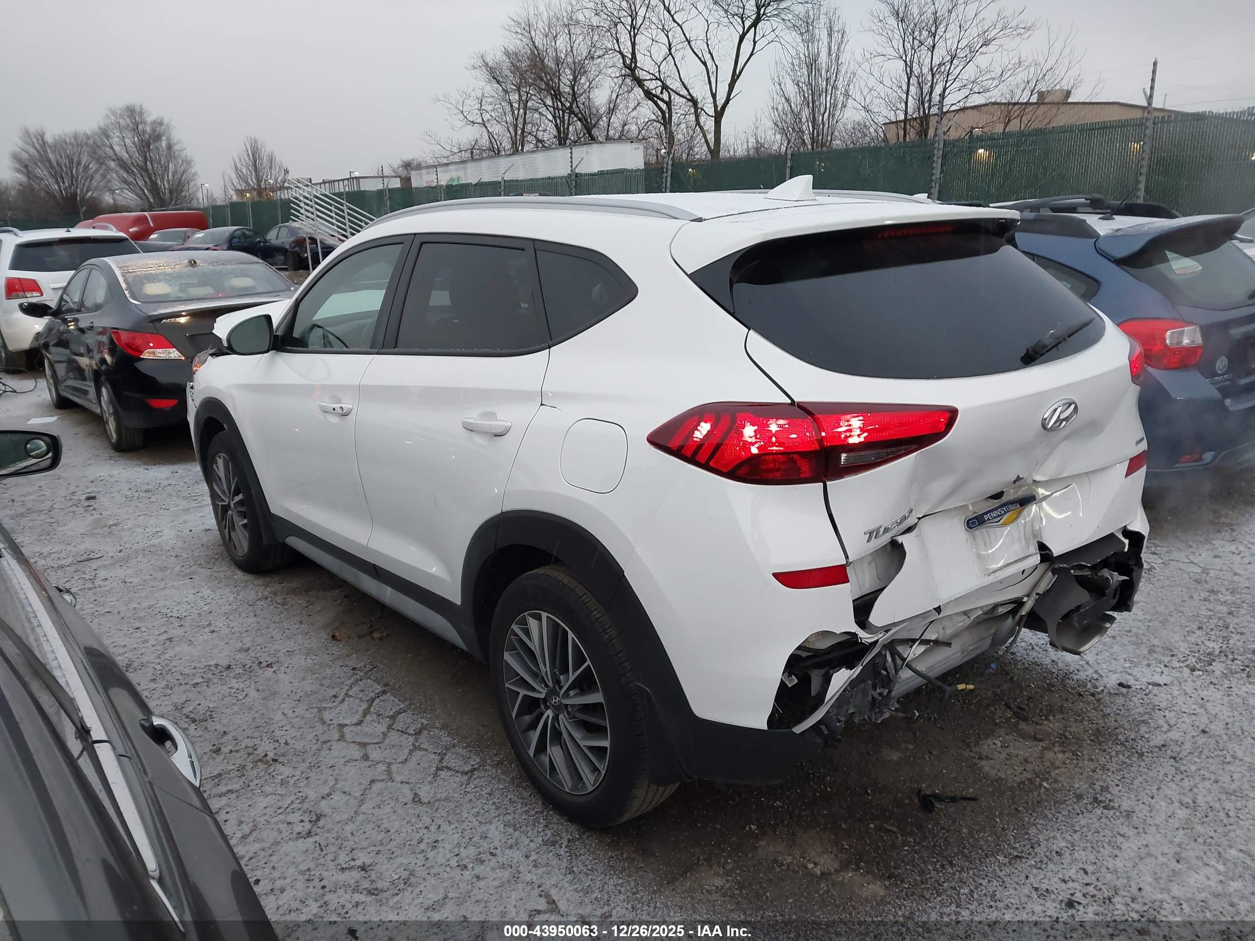 HYUNDAI TUCSON image 3