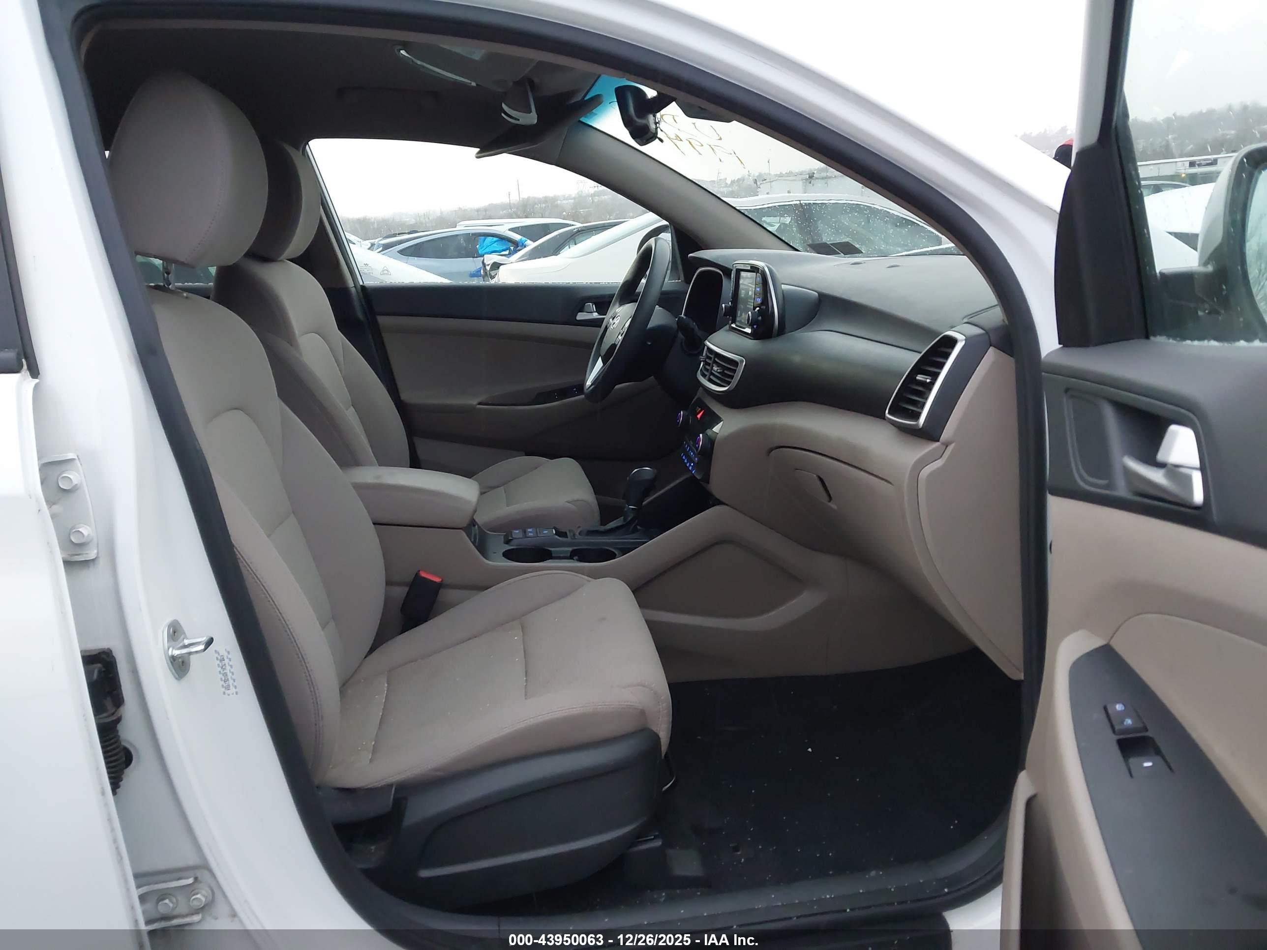HYUNDAI TUCSON image 5
