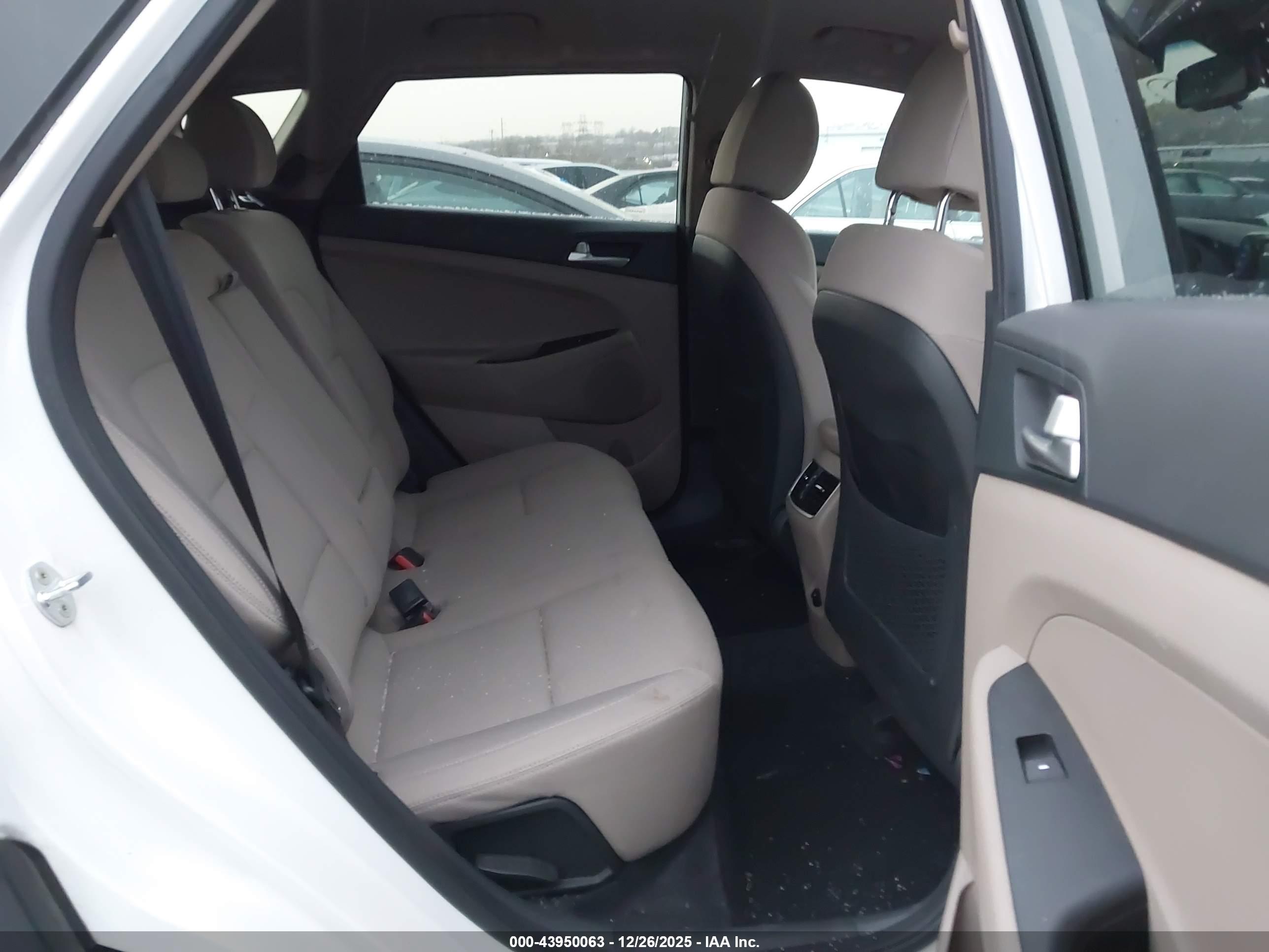 HYUNDAI TUCSON image 8
