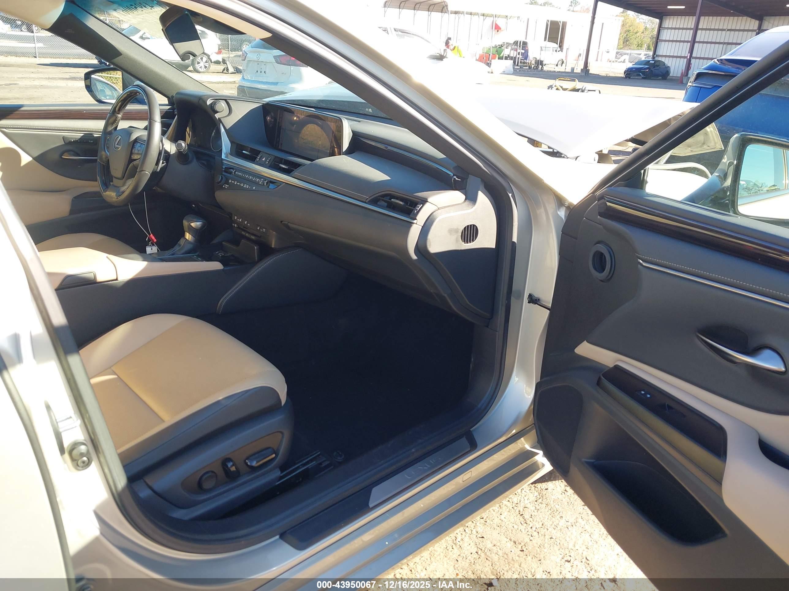 LEXUS ES image 5
