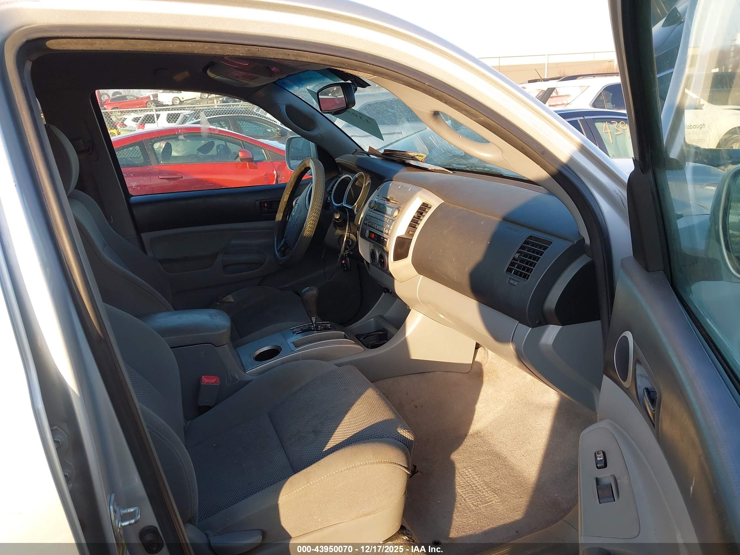 TOYOTA TACOMA image 5