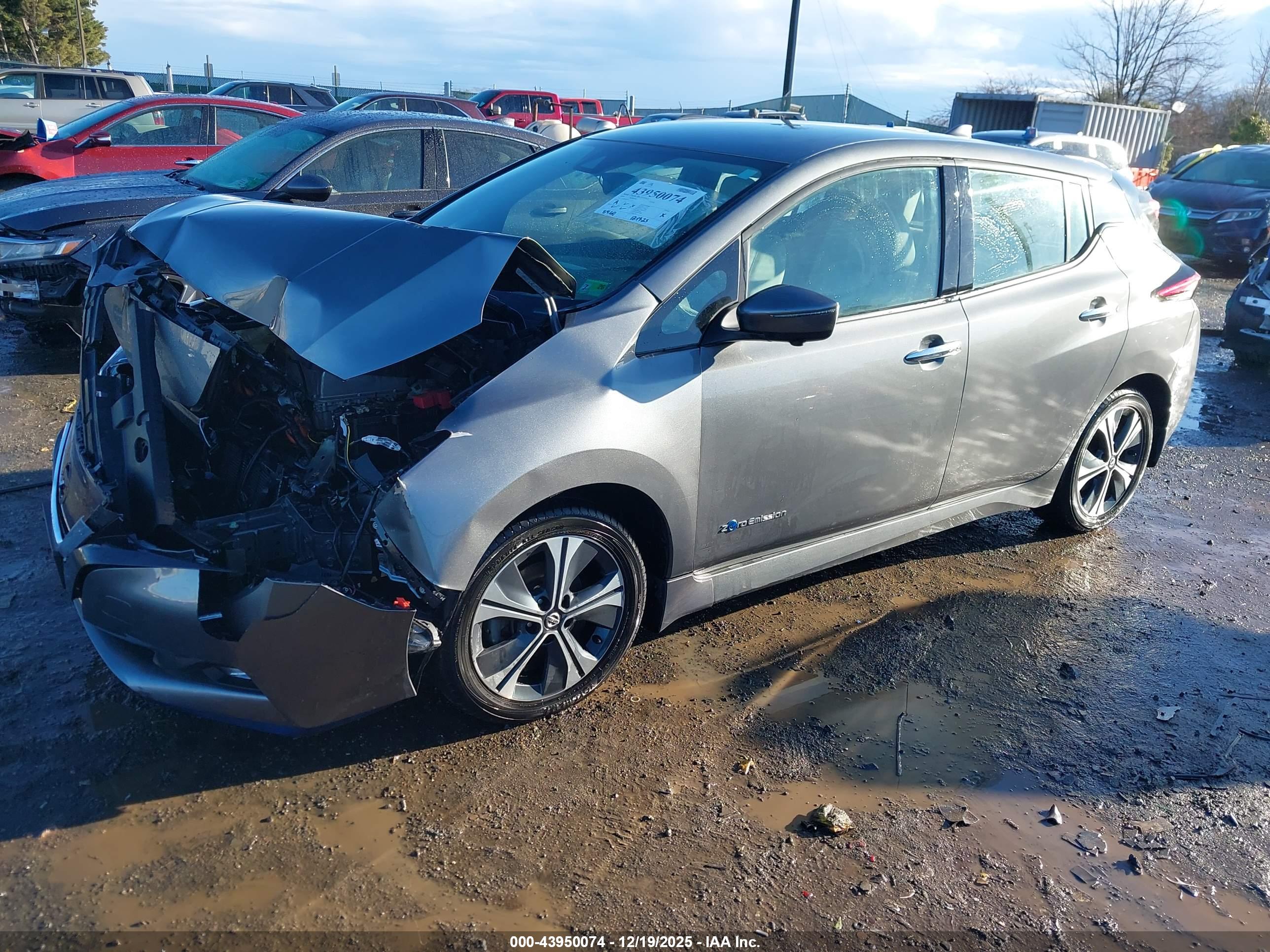 NISSAN LEAF image 2