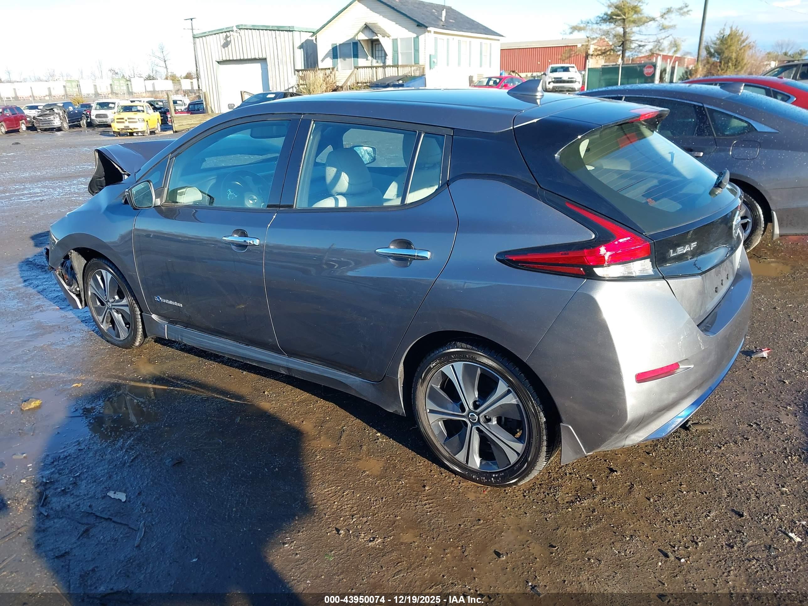 NISSAN LEAF image 3