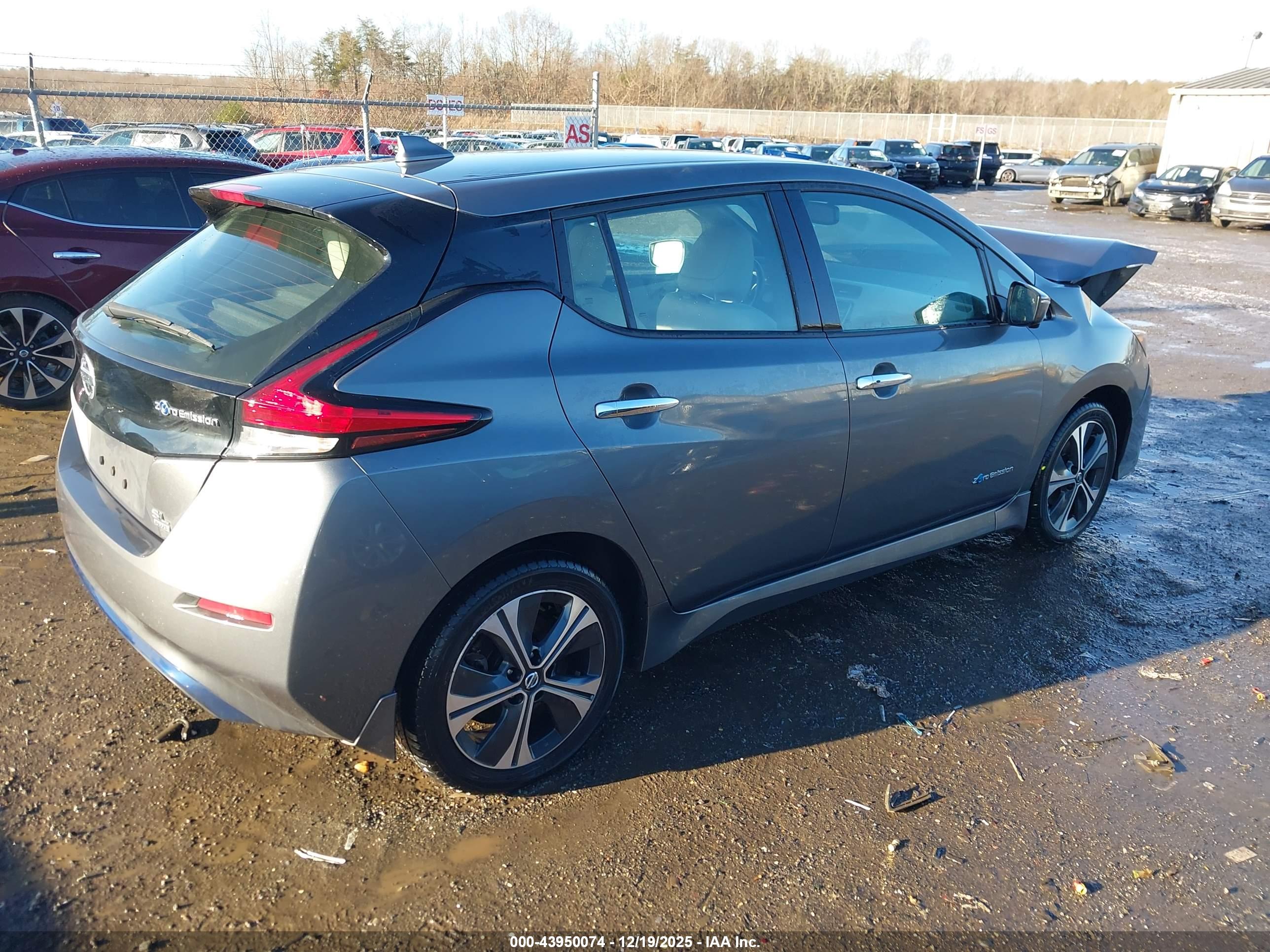 NISSAN LEAF image 4