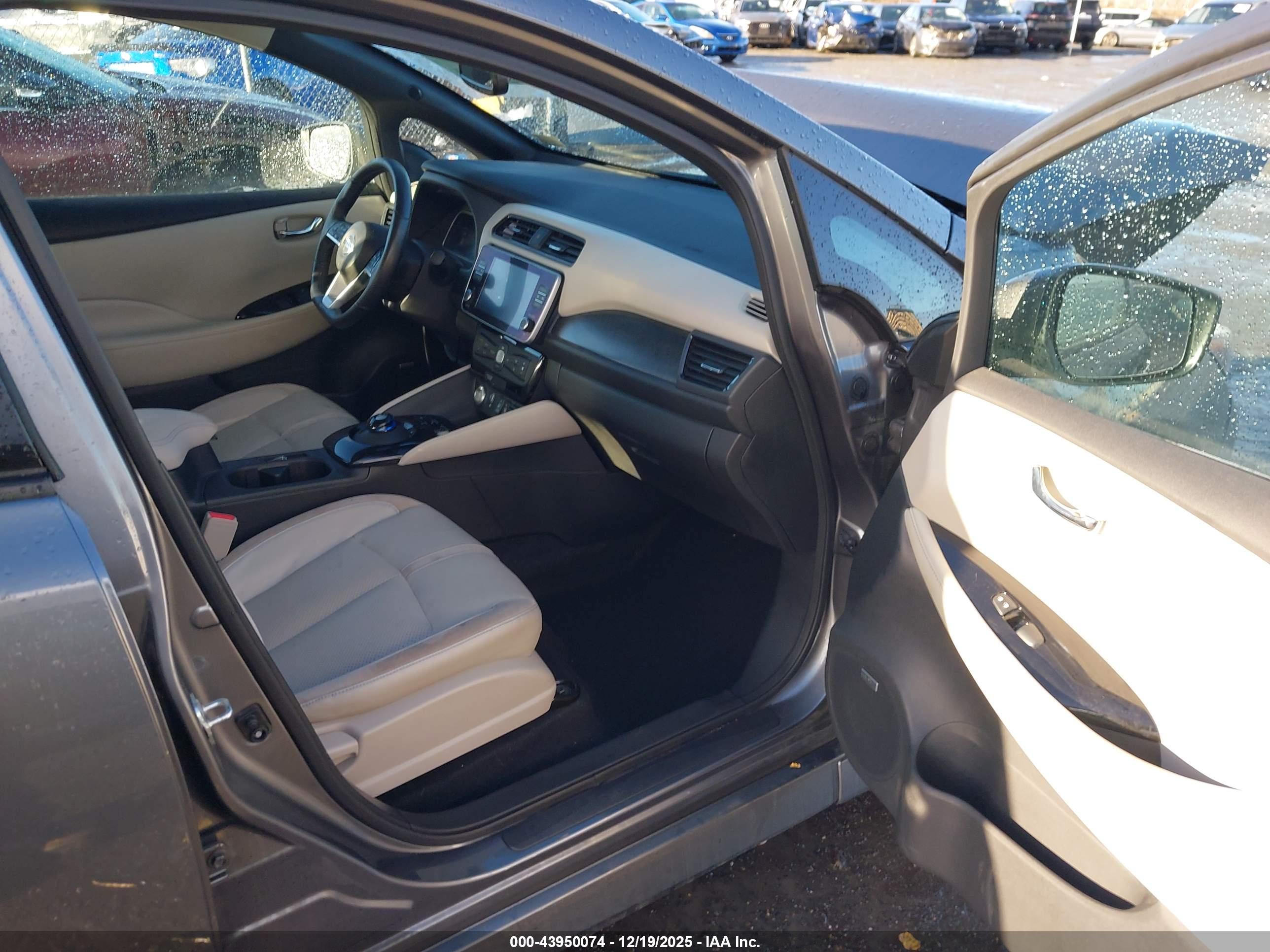NISSAN LEAF image 5