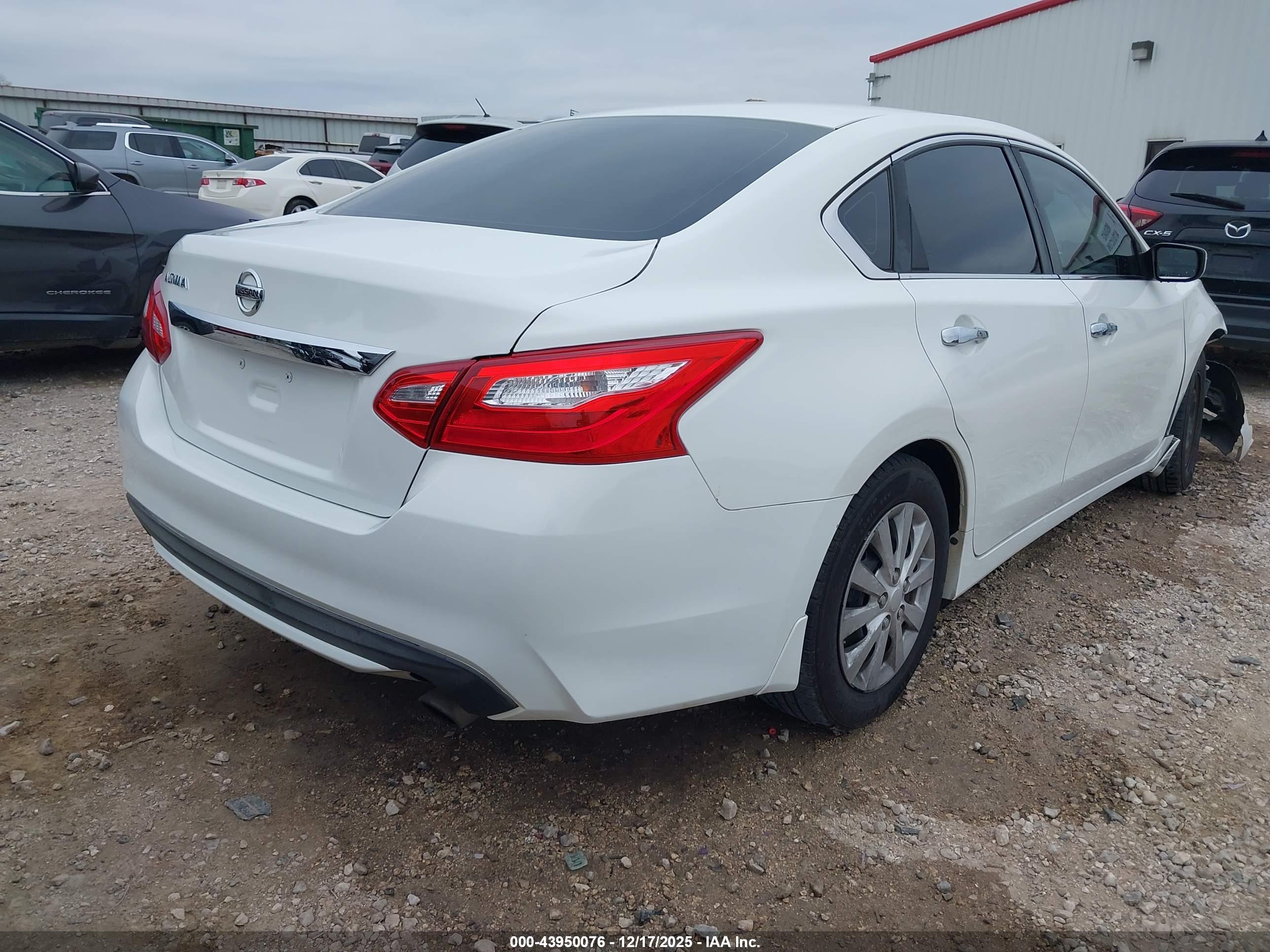 NISSAN ALTIMA image 4