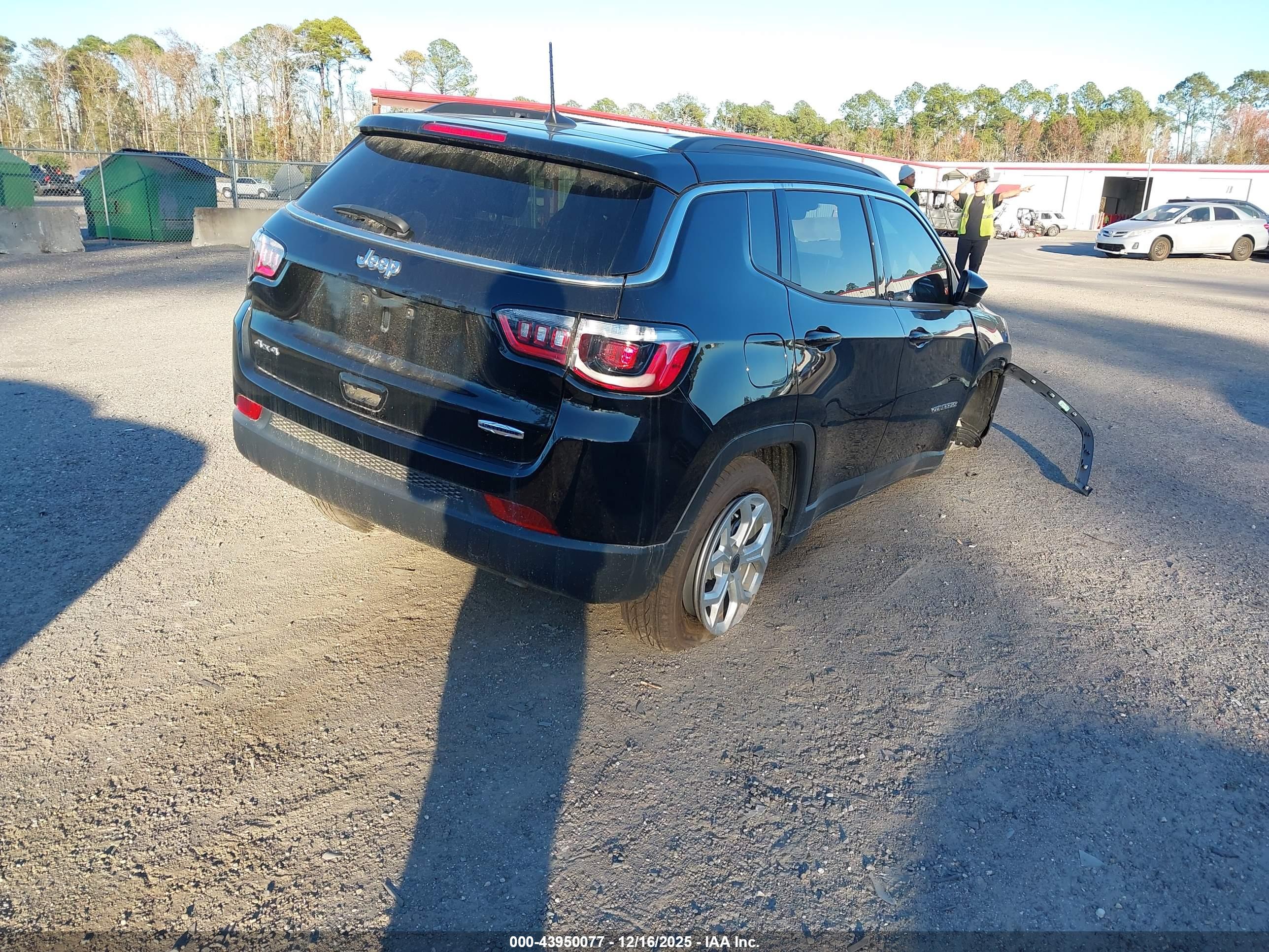 JEEP COMPASS image 4