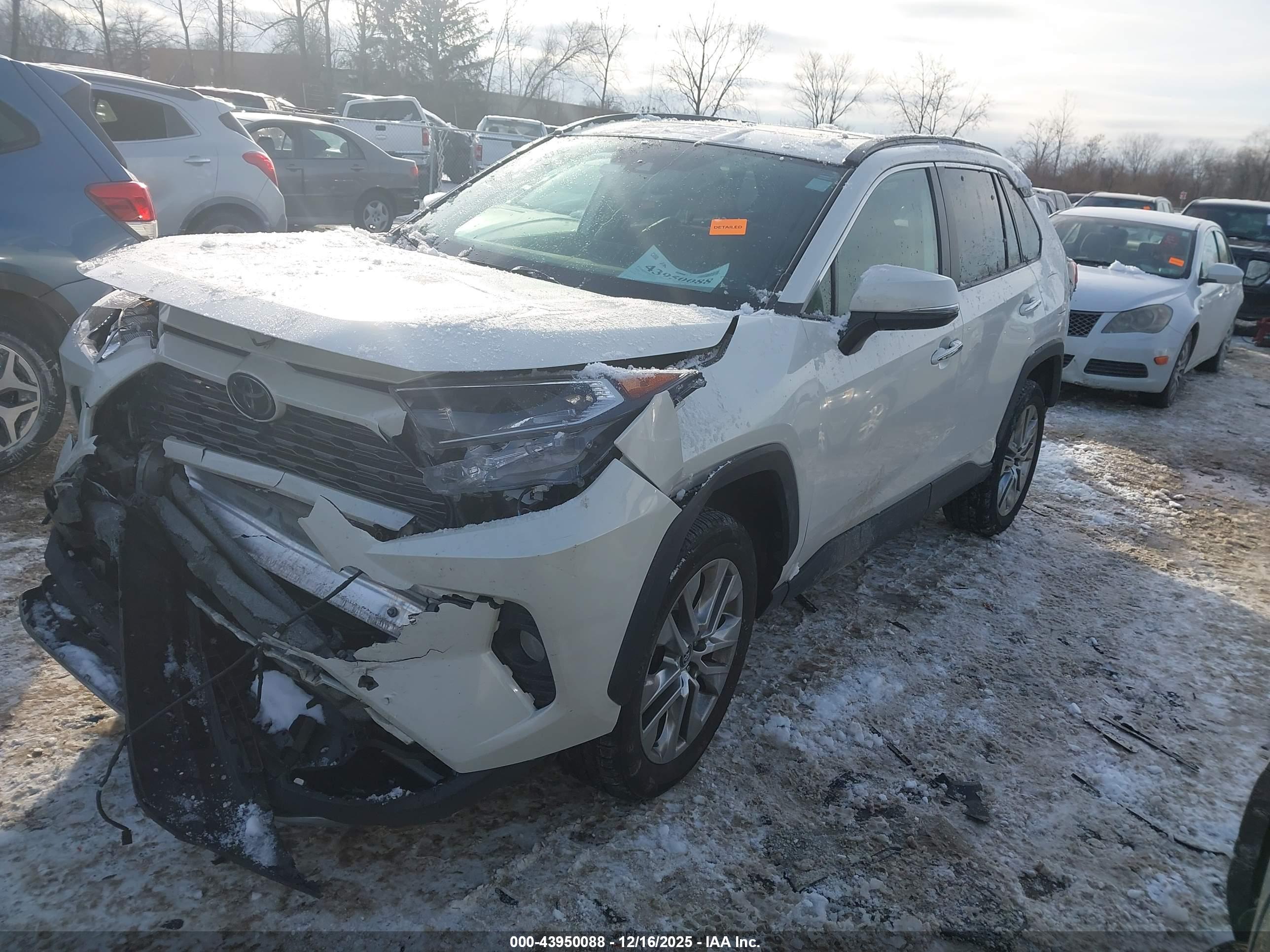TOYOTA RAV4 image 2